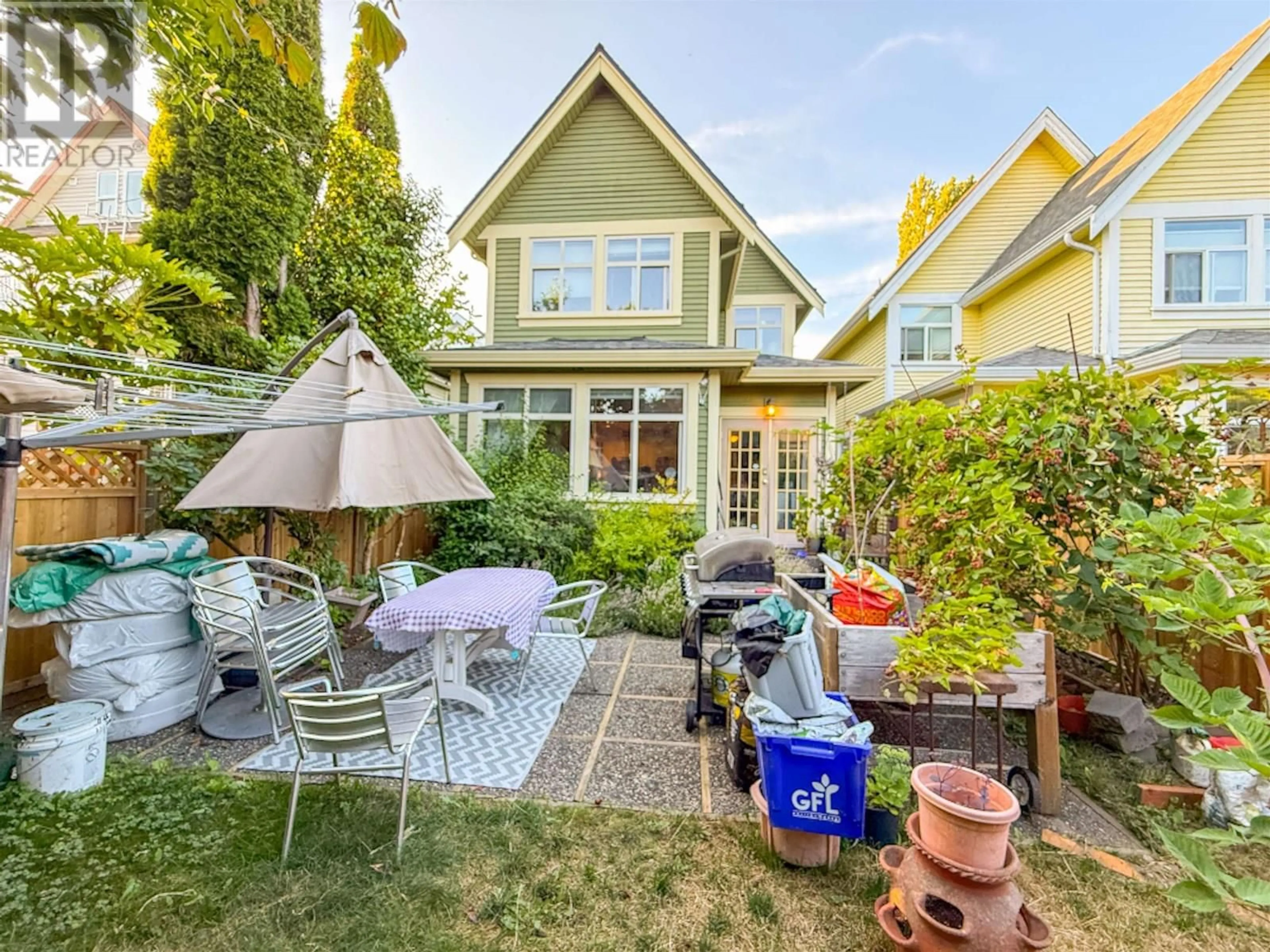 Patio, street for 1734 4TH AVENUE, Vancouver British Columbia V5N1K1