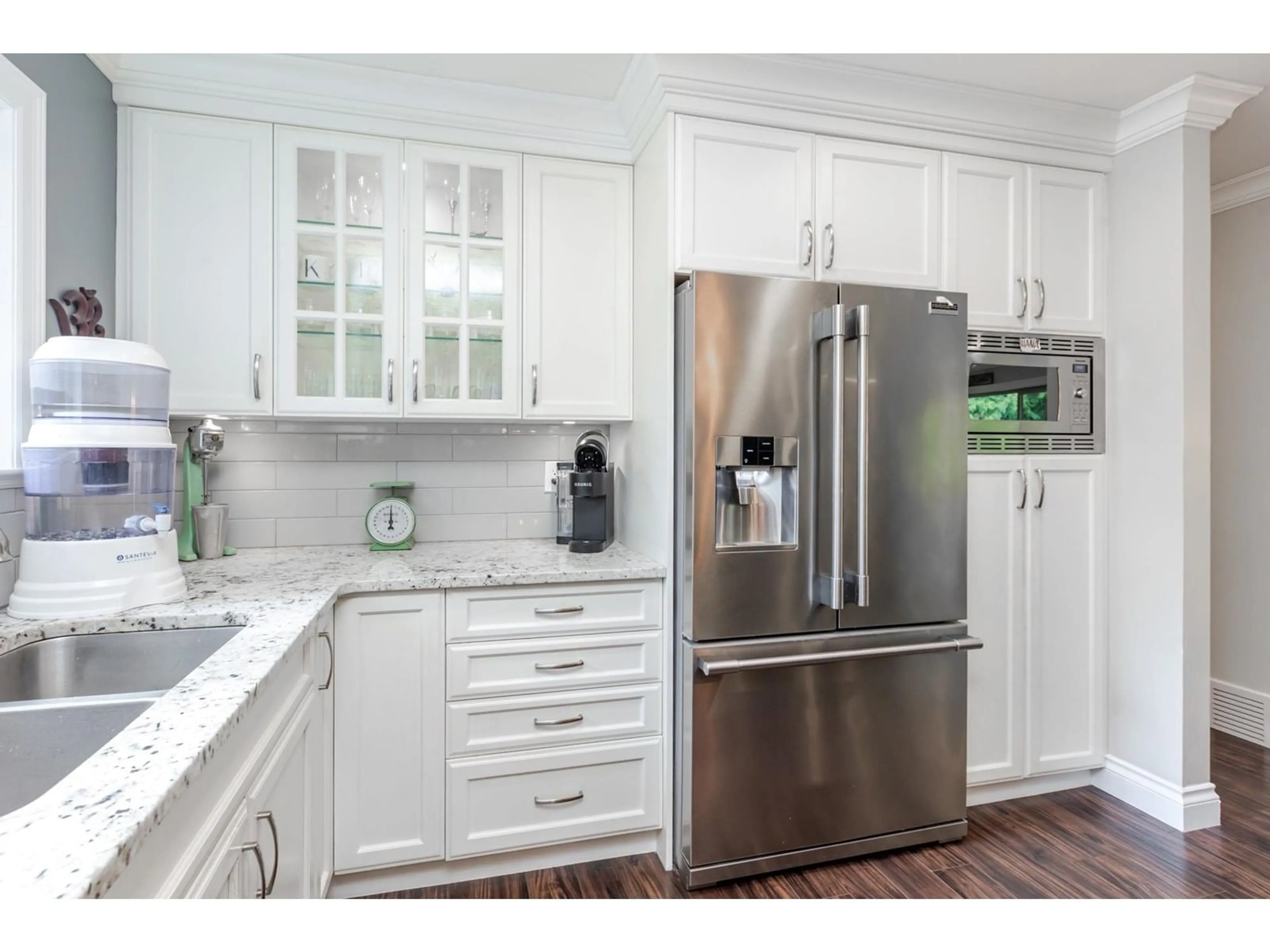 Open concept kitchen, unknown for 20390 42, Langley British Columbia V3A3A7