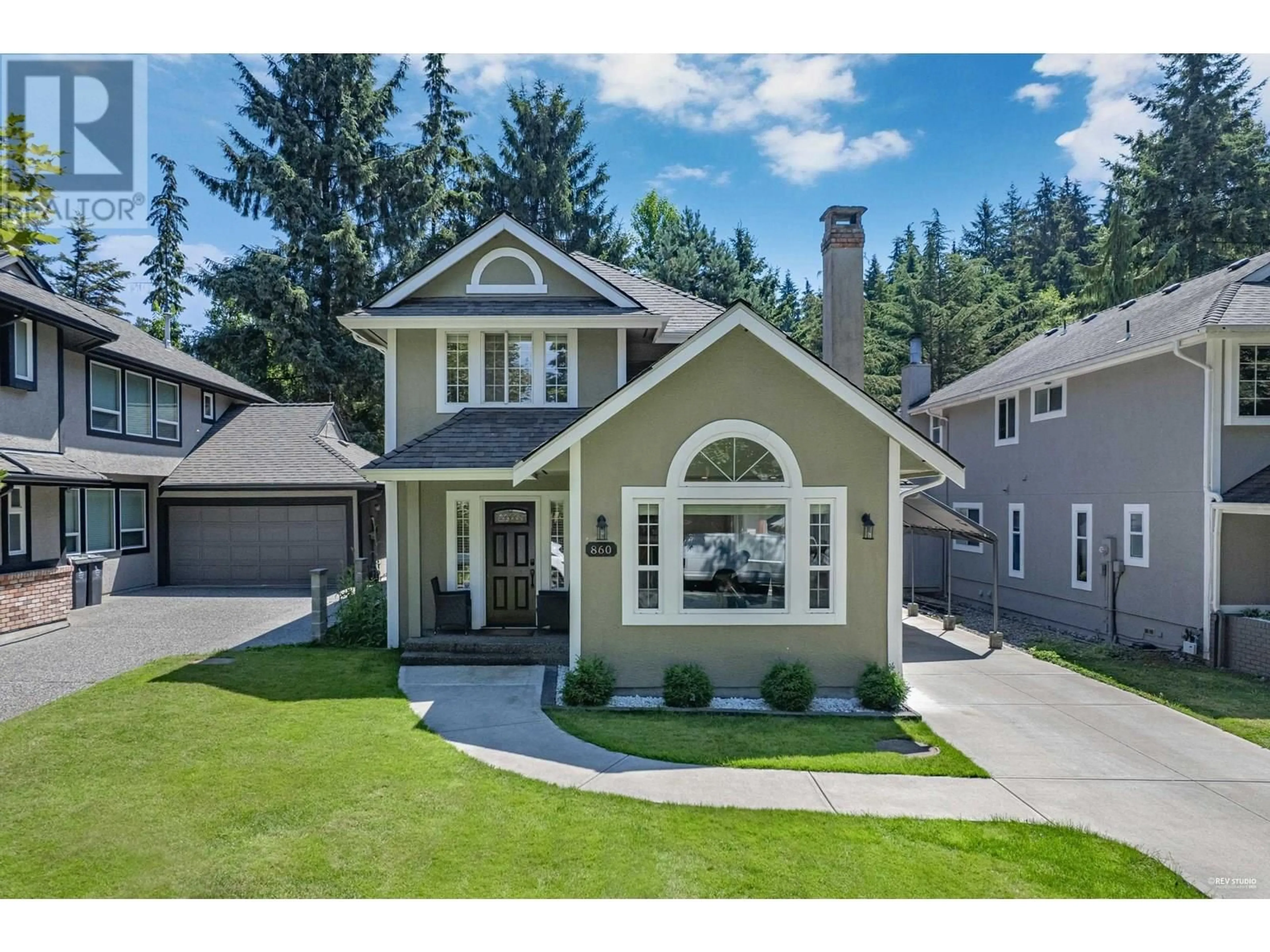 Home with vinyl exterior material, street for 860 RUCKLE COURT, North Vancouver British Columbia V7H2P6