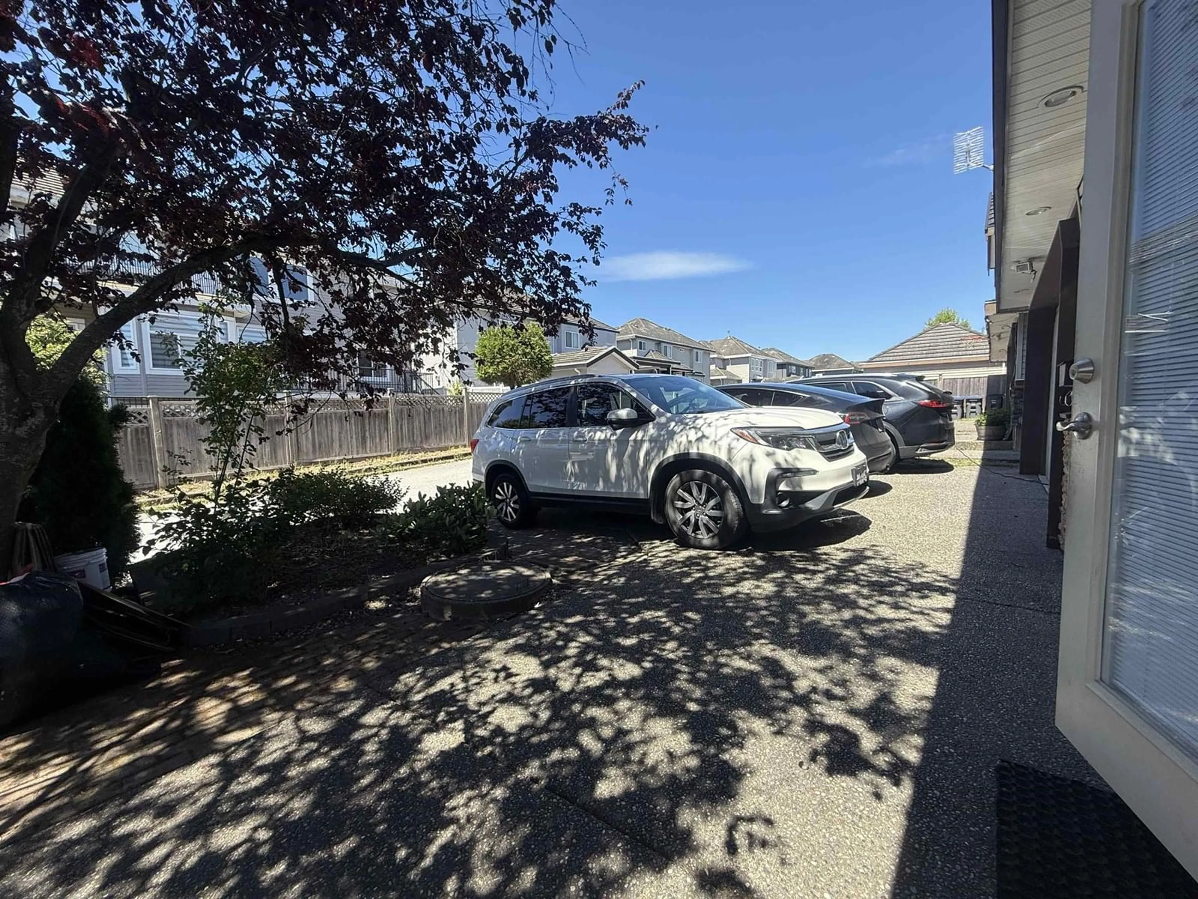 Parking for 15177 76, Surrey British Columbia V3S2H4