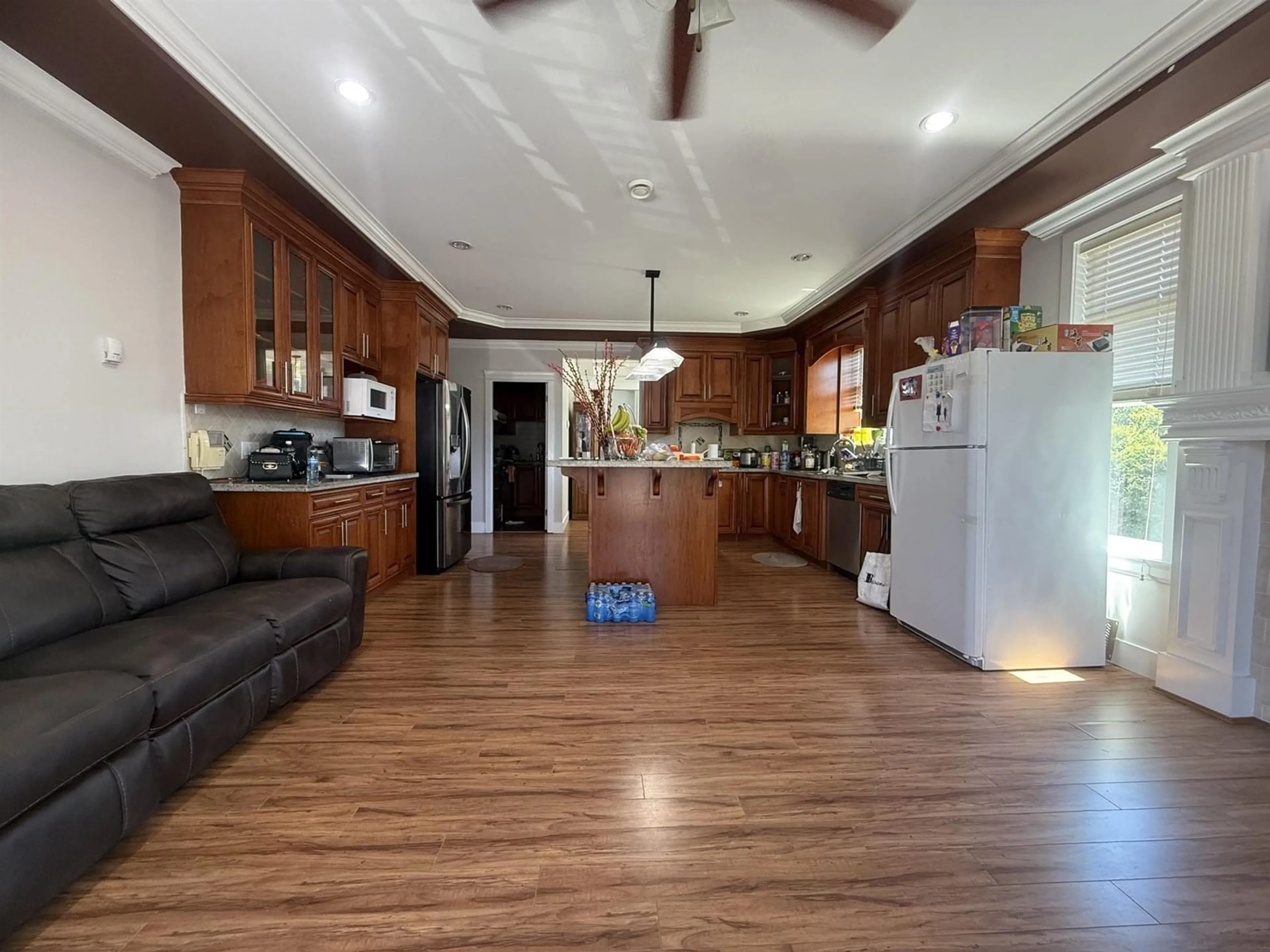 Open concept kitchen, unknown for 15177 76, Surrey British Columbia V3S2H4