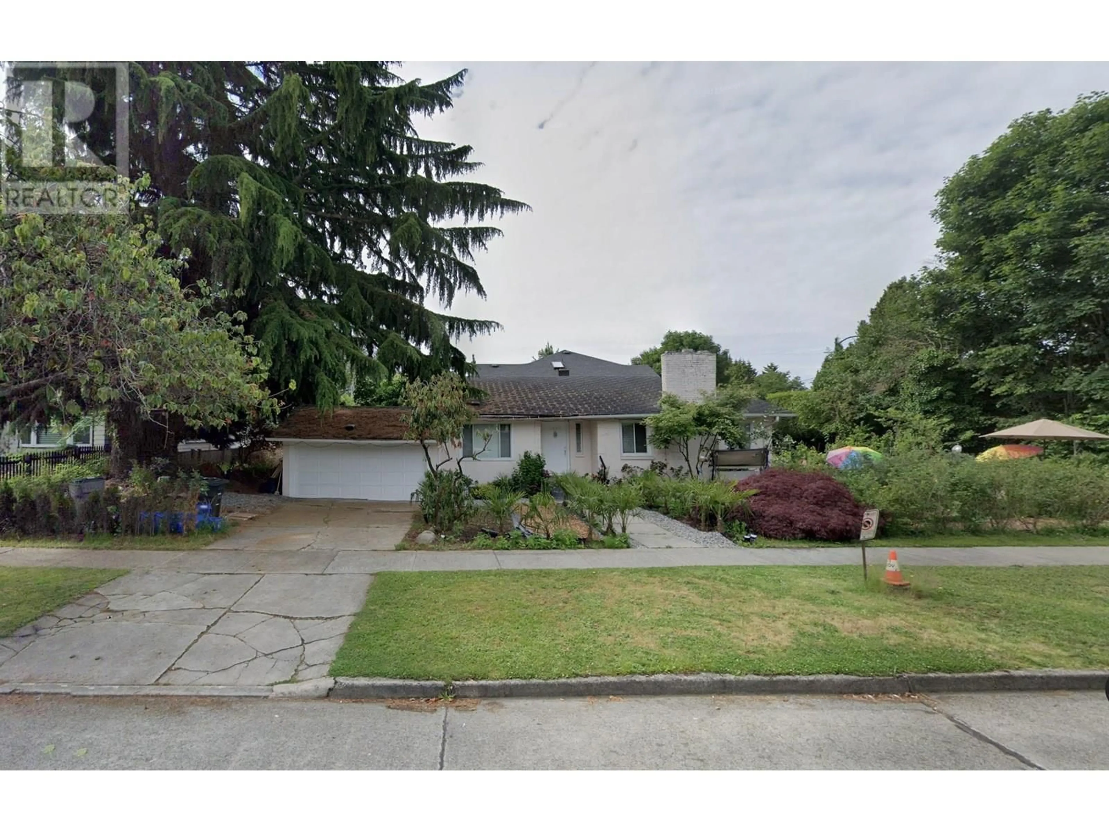 A pic from outside/outdoor area/front of a property/back of a property/a pic from drone, street for 1488 47TH AVENUE, Vancouver British Columbia V6M2M1
