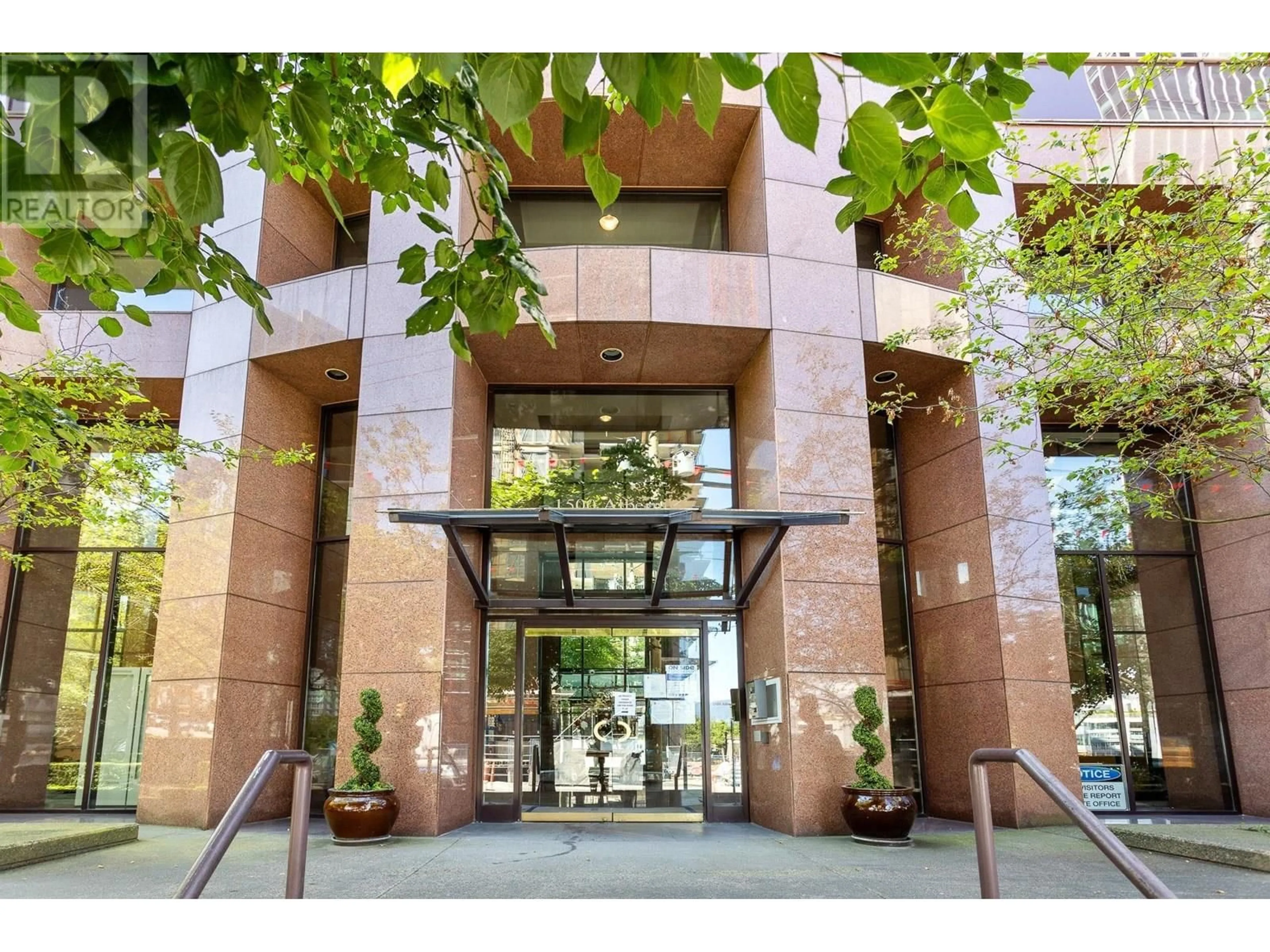 Indoor foyer for 15C - 1500 ALBERNI STREET, Vancouver British Columbia V6G3C9