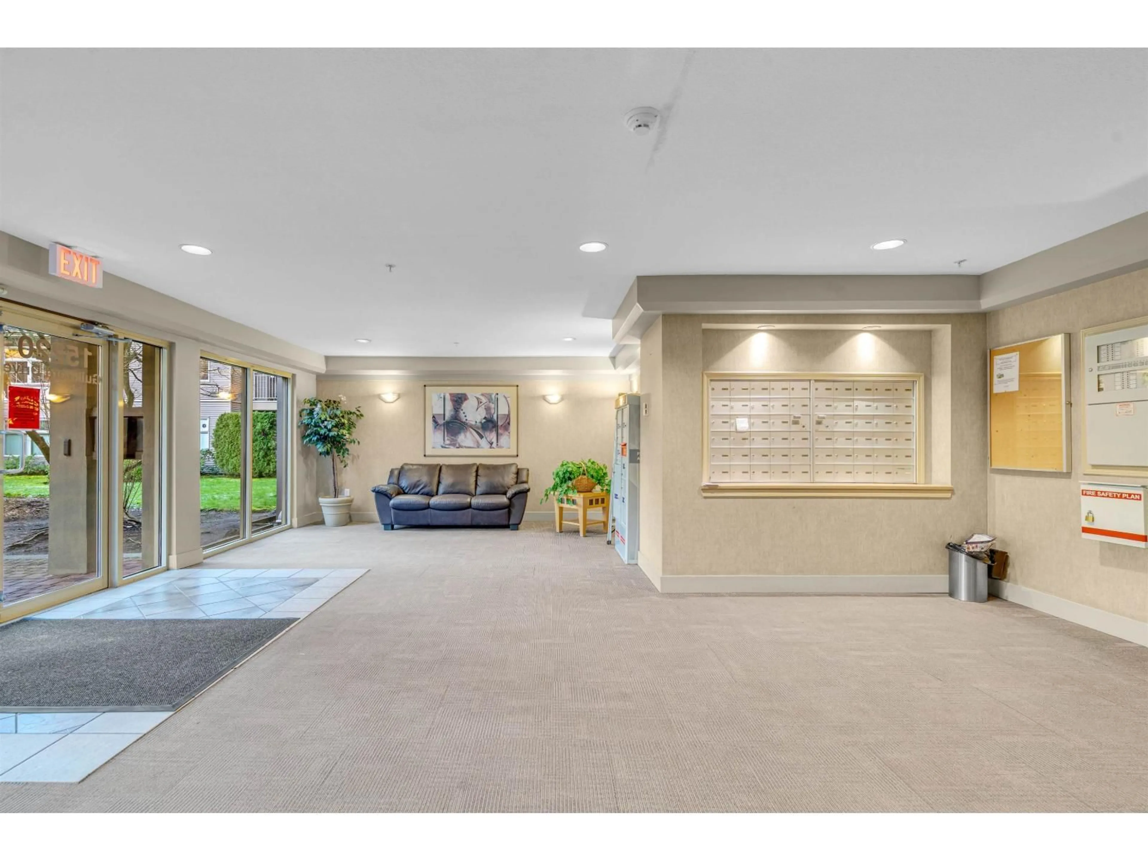 Indoor foyer for 210 - 15220 GUILDFORD DRIVE, Surrey British Columbia V3R0Y6