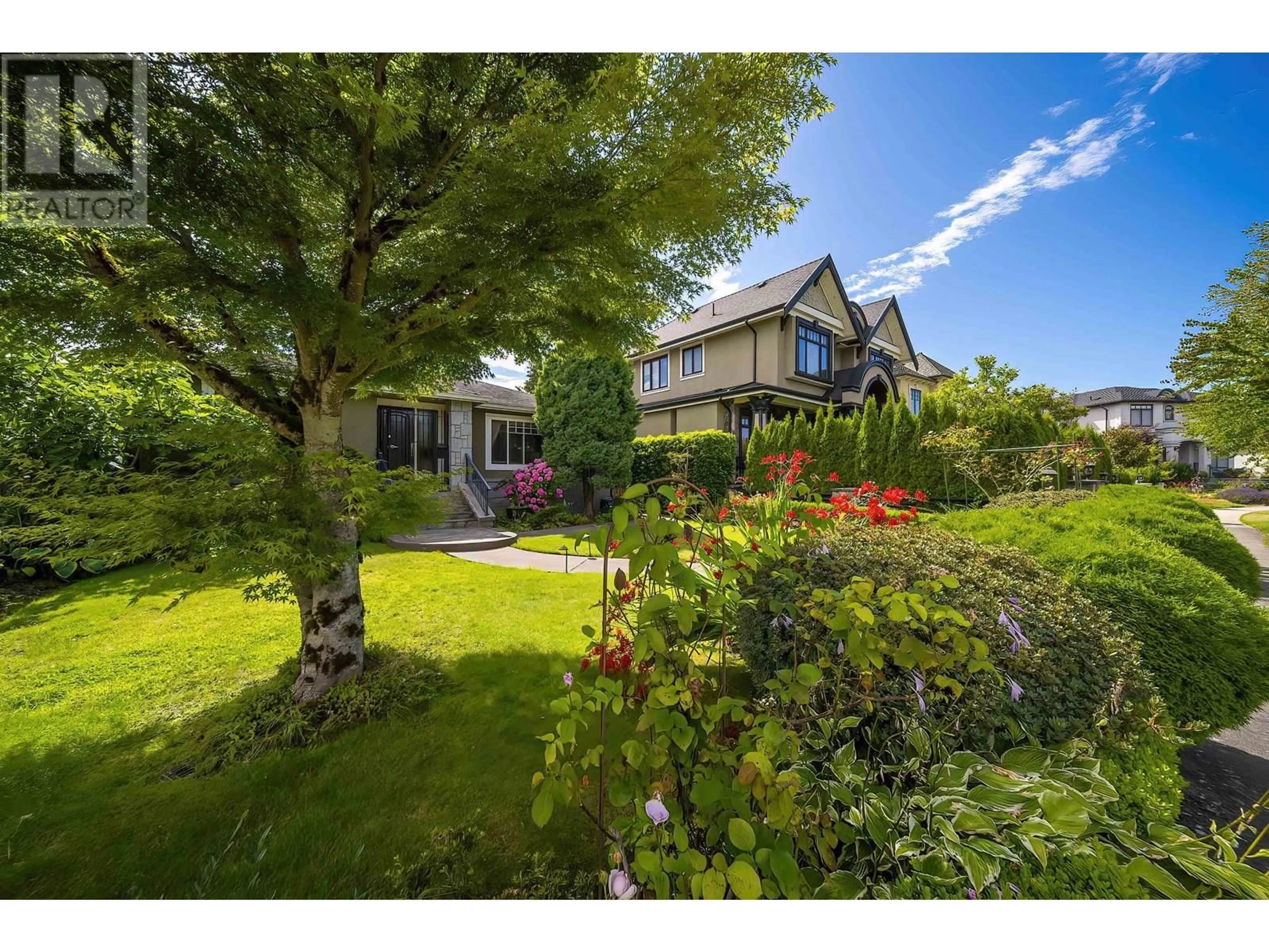 A pic from outside/outdoor area/front of a property/back of a property/a pic from drone, street for 3347 TRUTCH STREET, Vancouver British Columbia V6L2T3