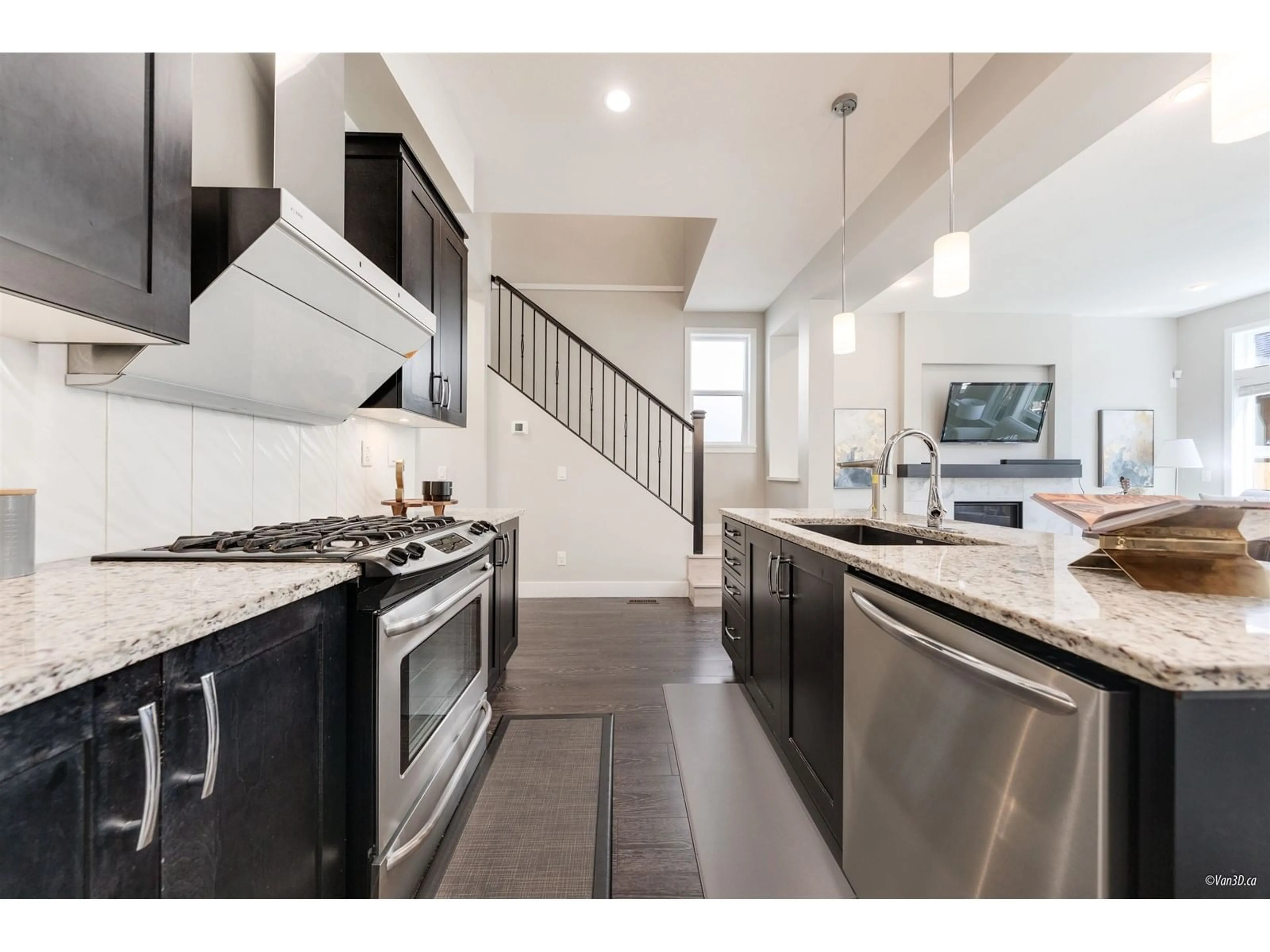 Open concept kitchen, ceramic/tile floor for 15858 29A, Surrey British Columbia V3Z0N4