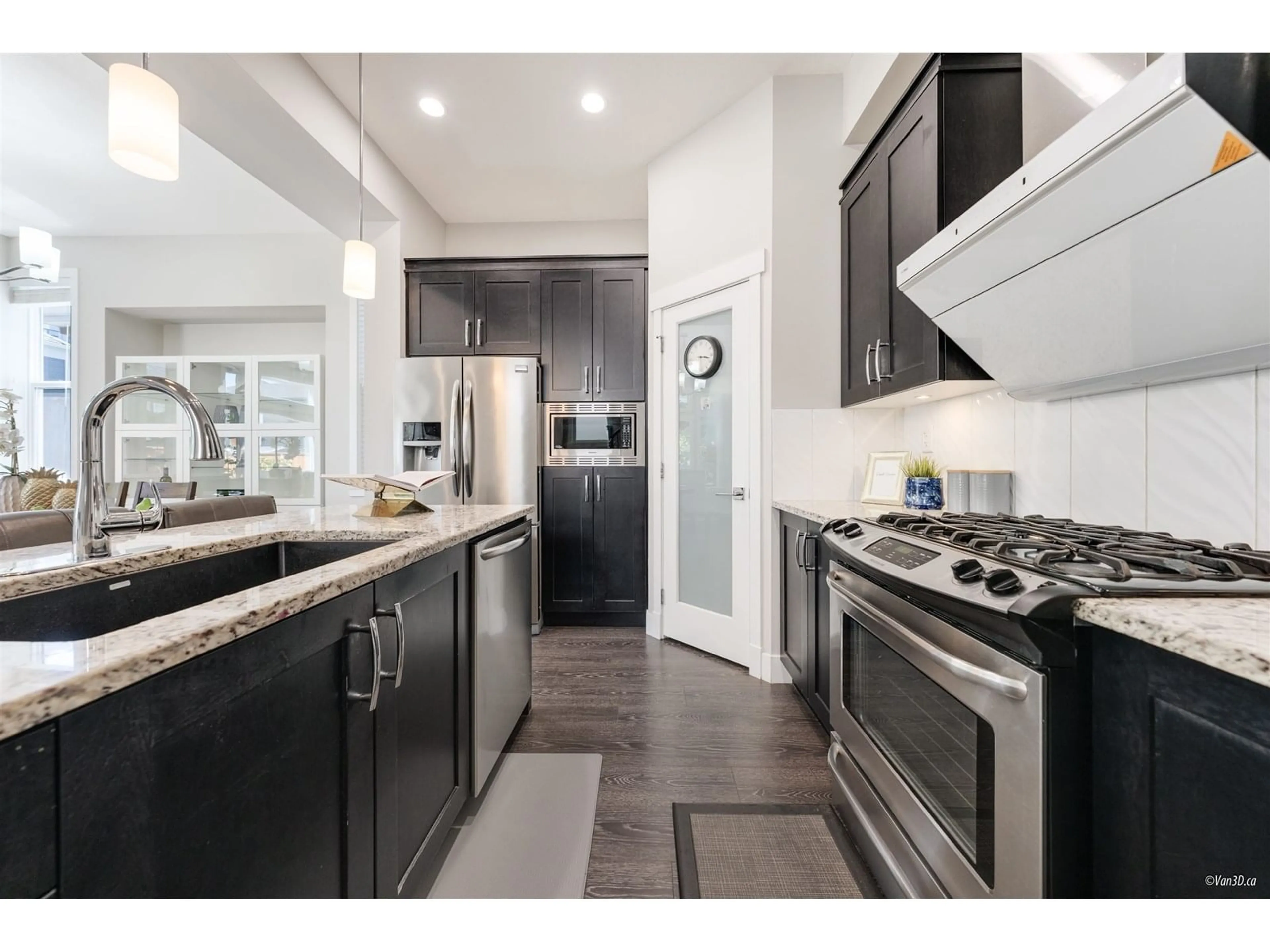 Open concept kitchen, ceramic/tile floor for 15858 29A, Surrey British Columbia V3Z0N4