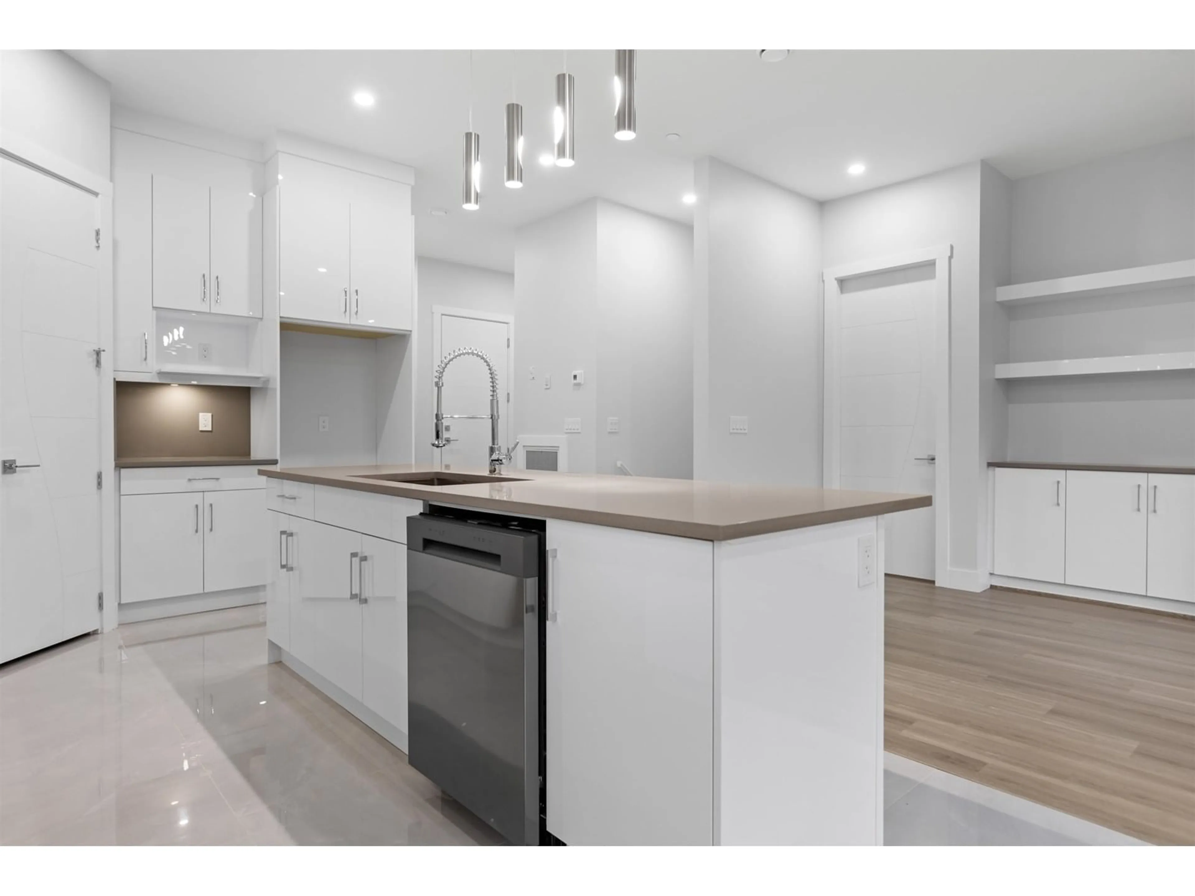 Open concept kitchen, unknown for 33941 PRENTIS, Mission British Columbia V2V0G5