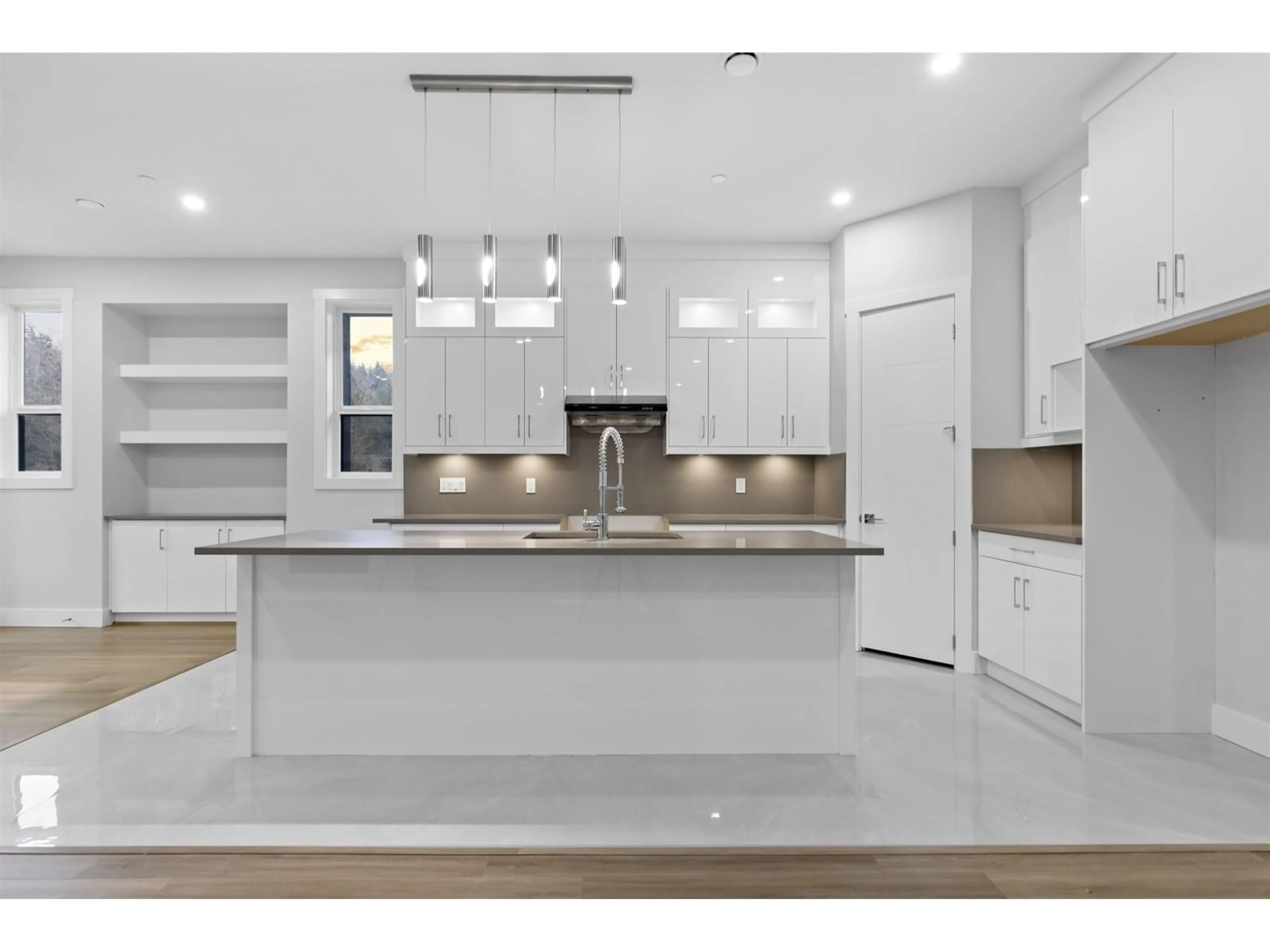 Open concept kitchen, ceramic/tile floor for 33941 PRENTIS, Mission British Columbia V2V0G5