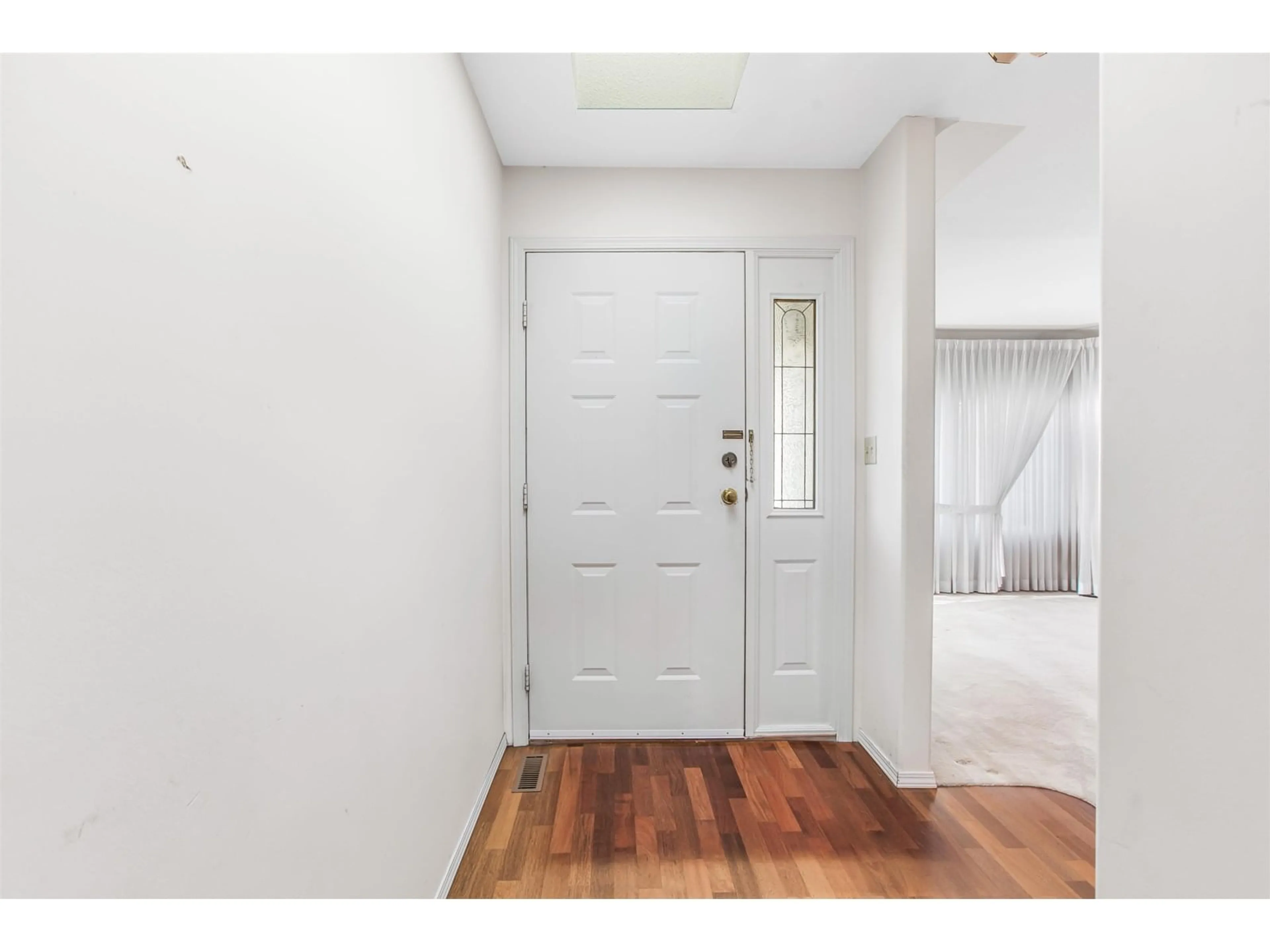 Indoor entryway for 31176 SOUTHERN, Abbotsford British Columbia V2T5K2