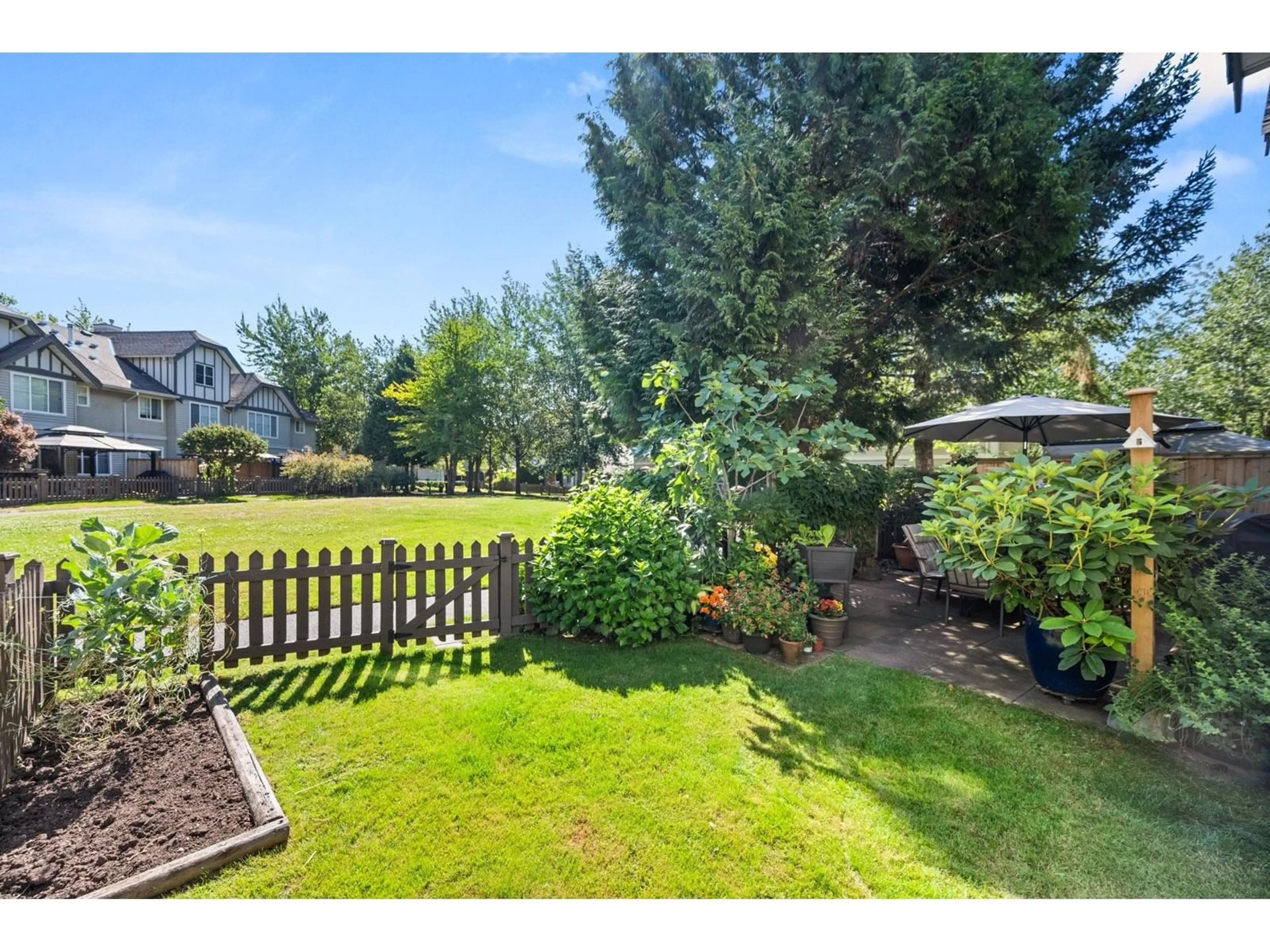 A pic from outside/outdoor area/front of a property/back of a property/a pic from drone, unknown for 51 - 6465 184A, Surrey British Columbia V3S8X9
