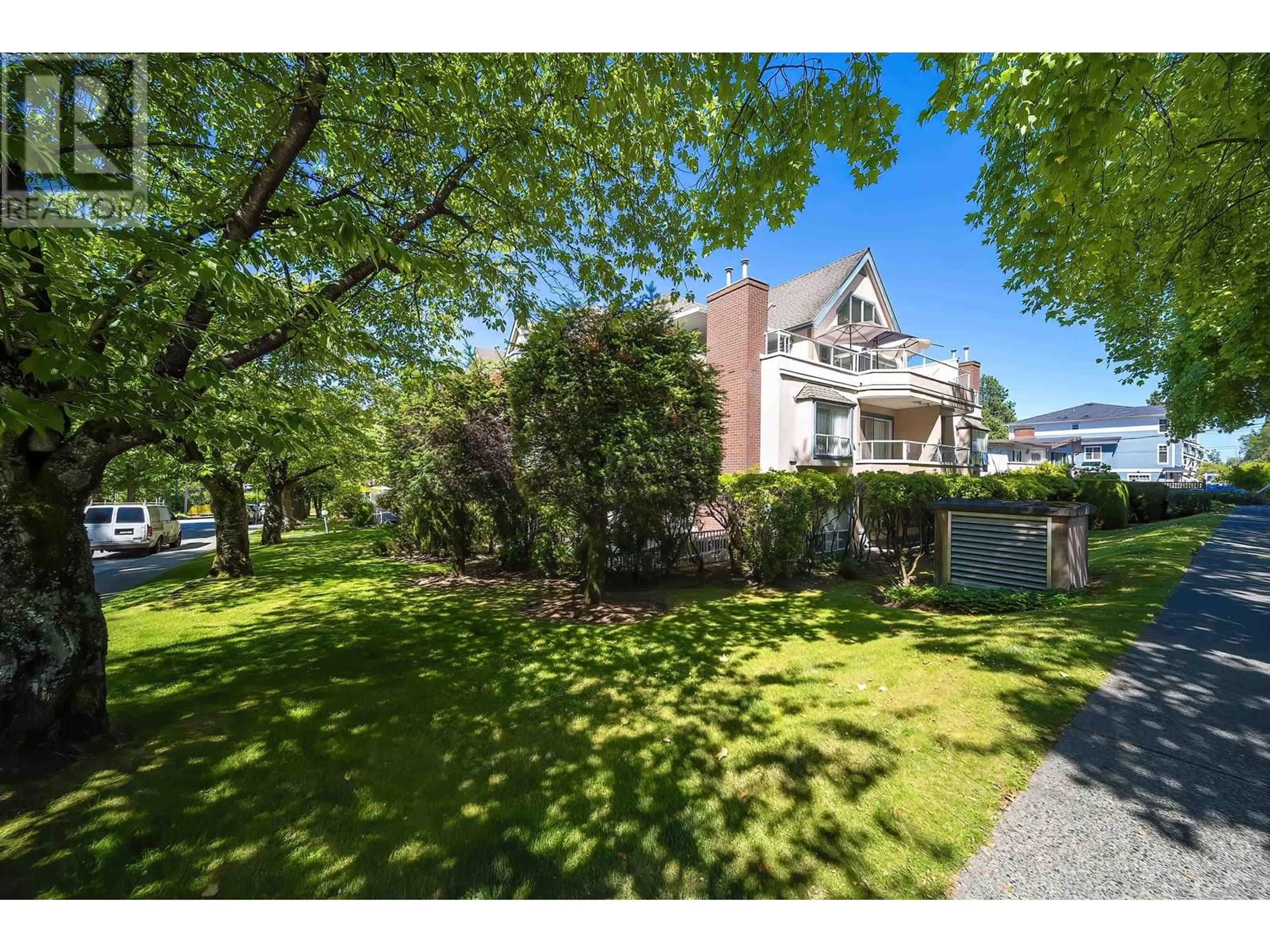 A pic from outside/outdoor area/front of a property/back of a property/a pic from drone, street for 210 - 5568 BARKER AVENUE, Burnaby British Columbia V5H2N9