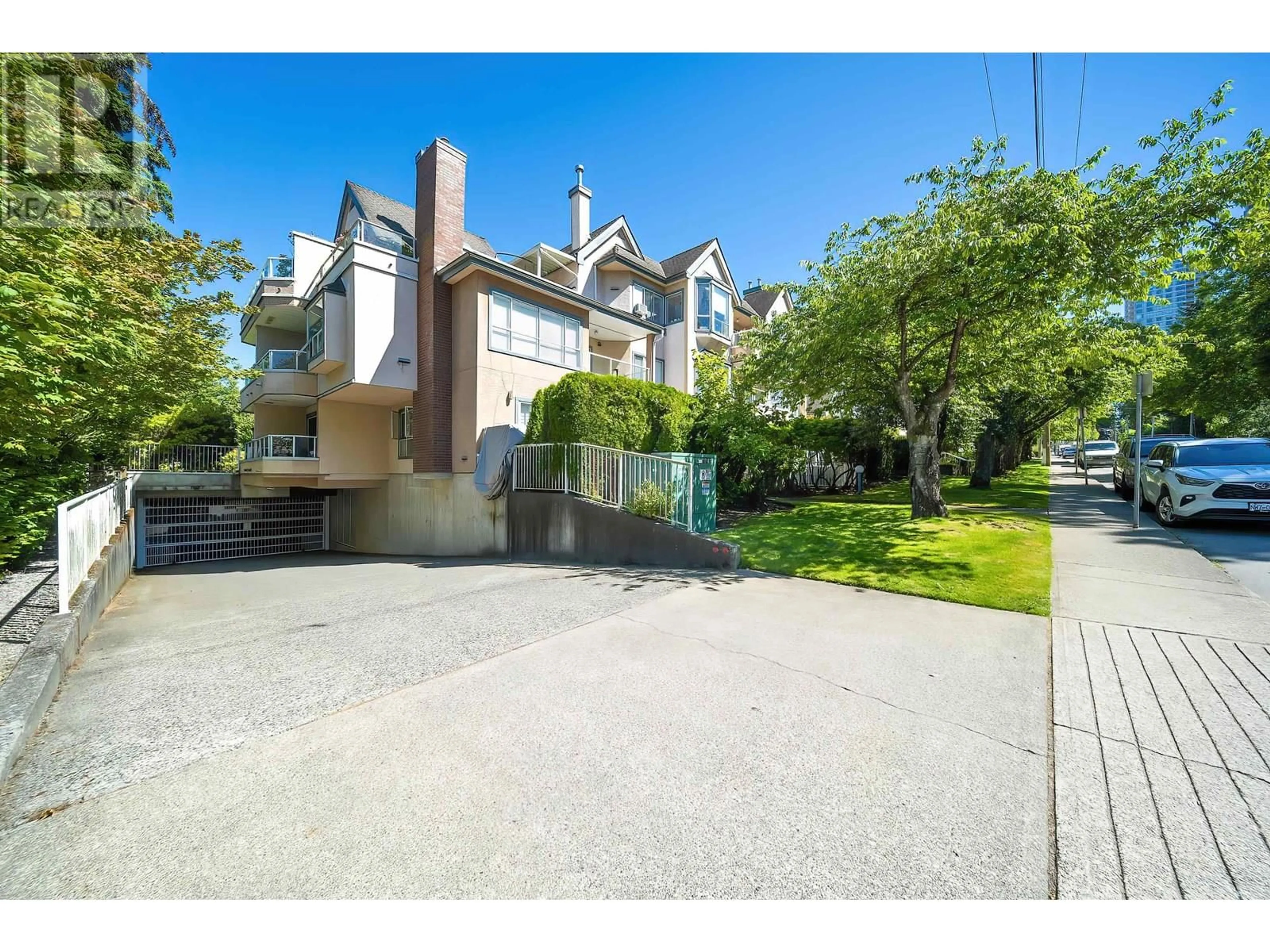 A pic from outside/outdoor area/front of a property/back of a property/a pic from drone, street for 210 - 5568 BARKER AVENUE, Burnaby British Columbia V5H2N9