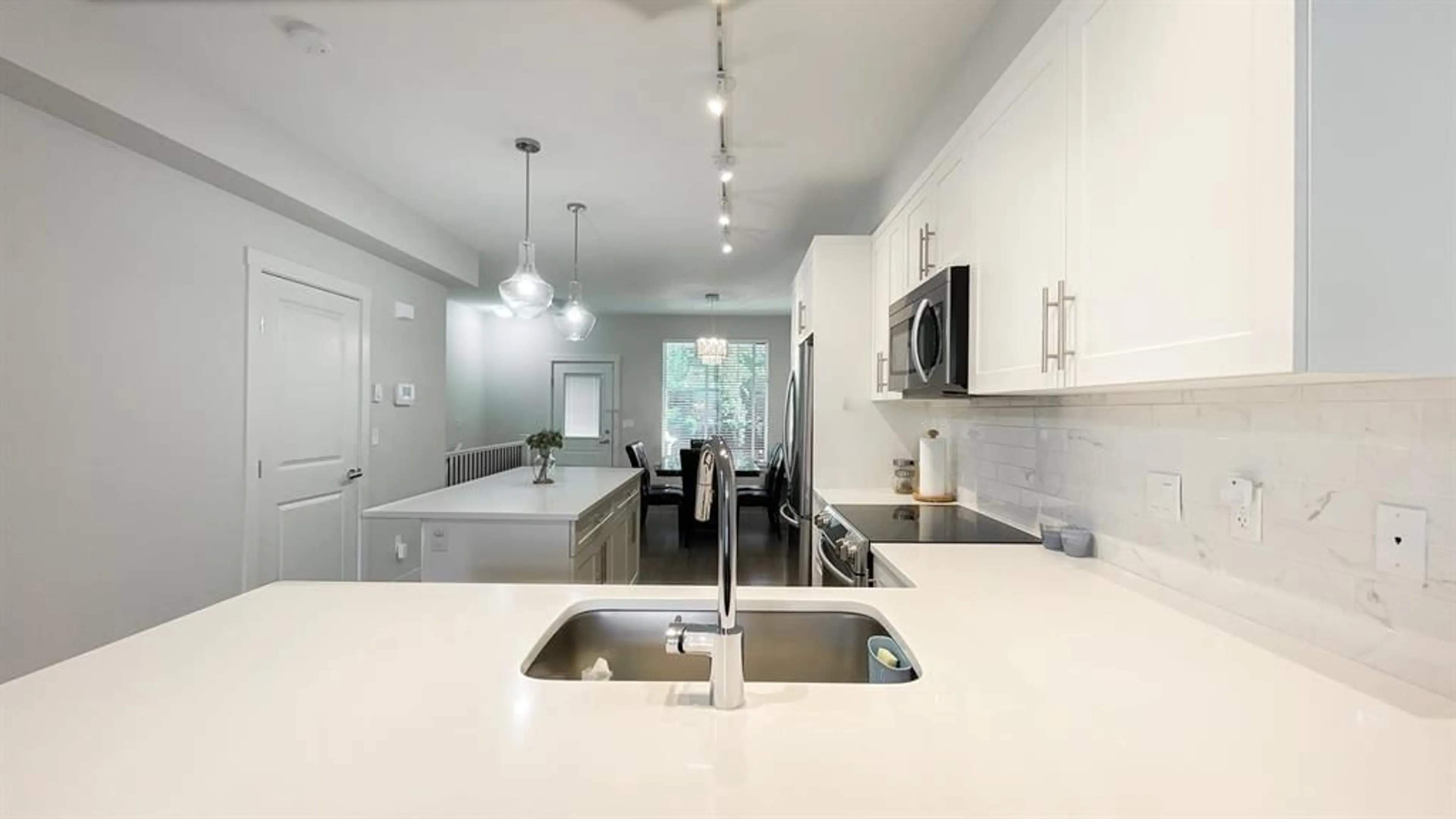 Open concept kitchen, unknown for 138 - 6030 142, Surrey British Columbia V3X0J5