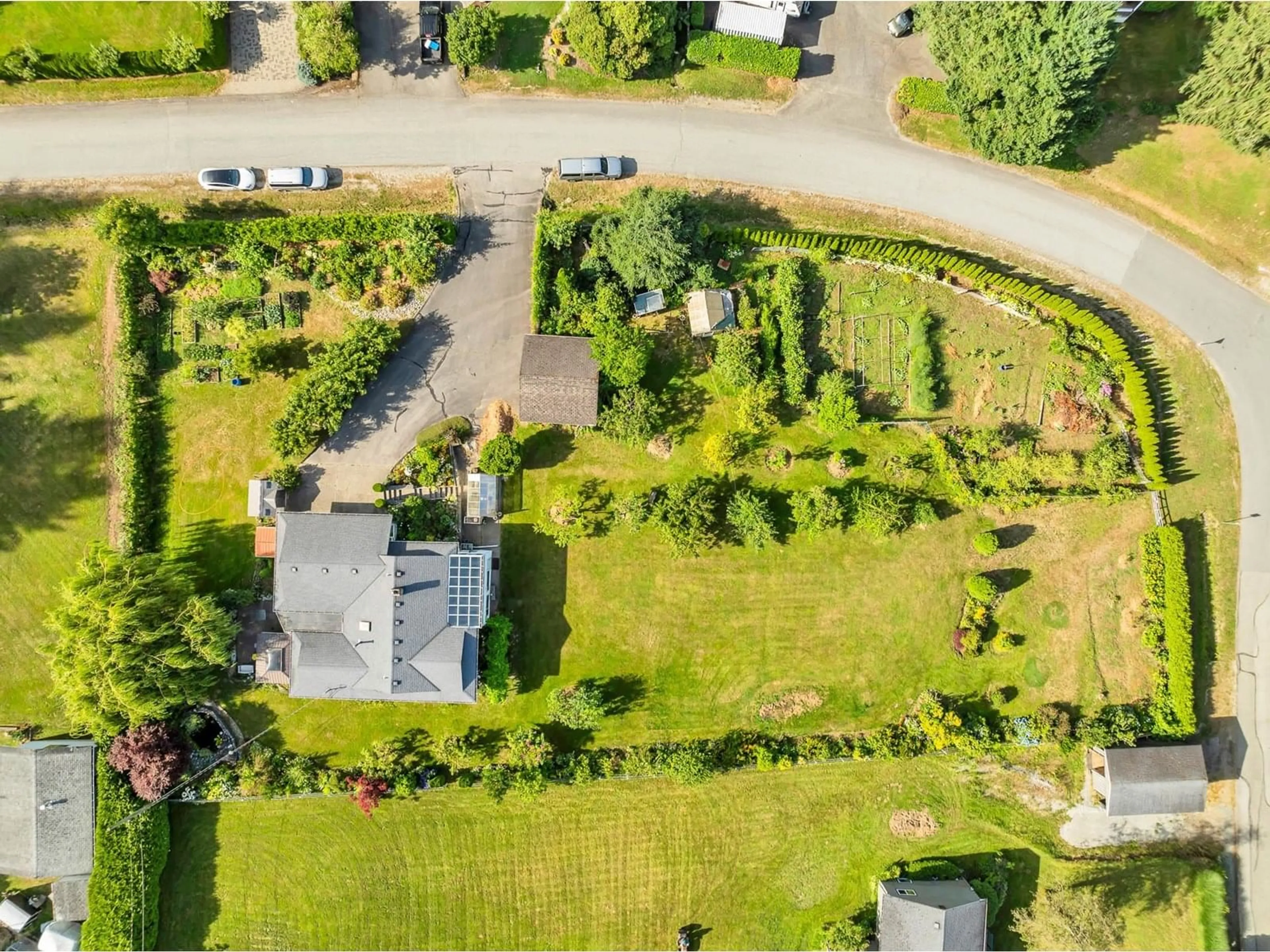 A pic from outside/outdoor area/front of a property/back of a property/a pic from drone, street for 34578 IRELAND, Mission British Columbia V2V6W1