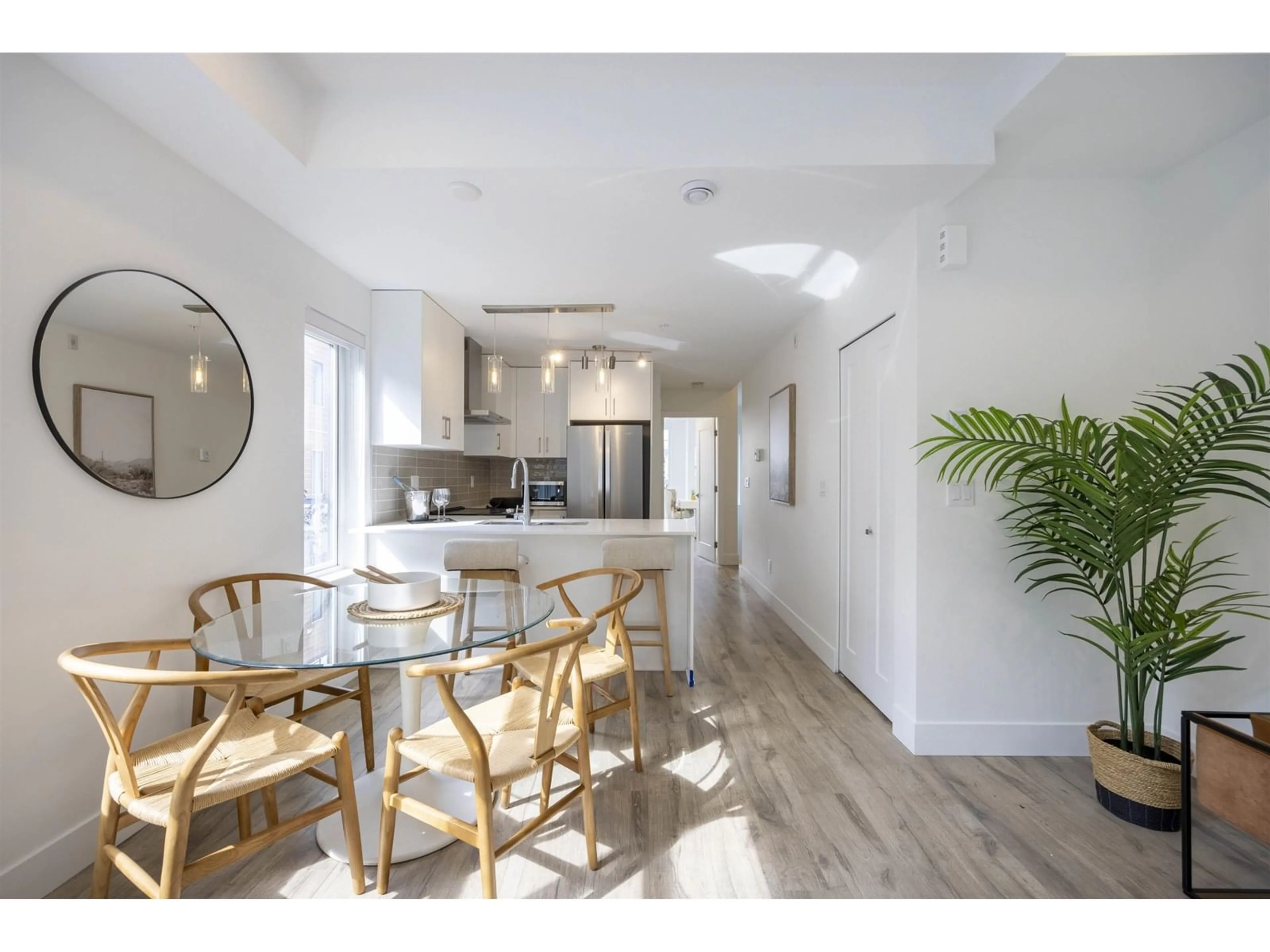 Open concept kitchen, unknown for 32 - 6328 KING GEORGE, Surrey British Columbia V3X1E6