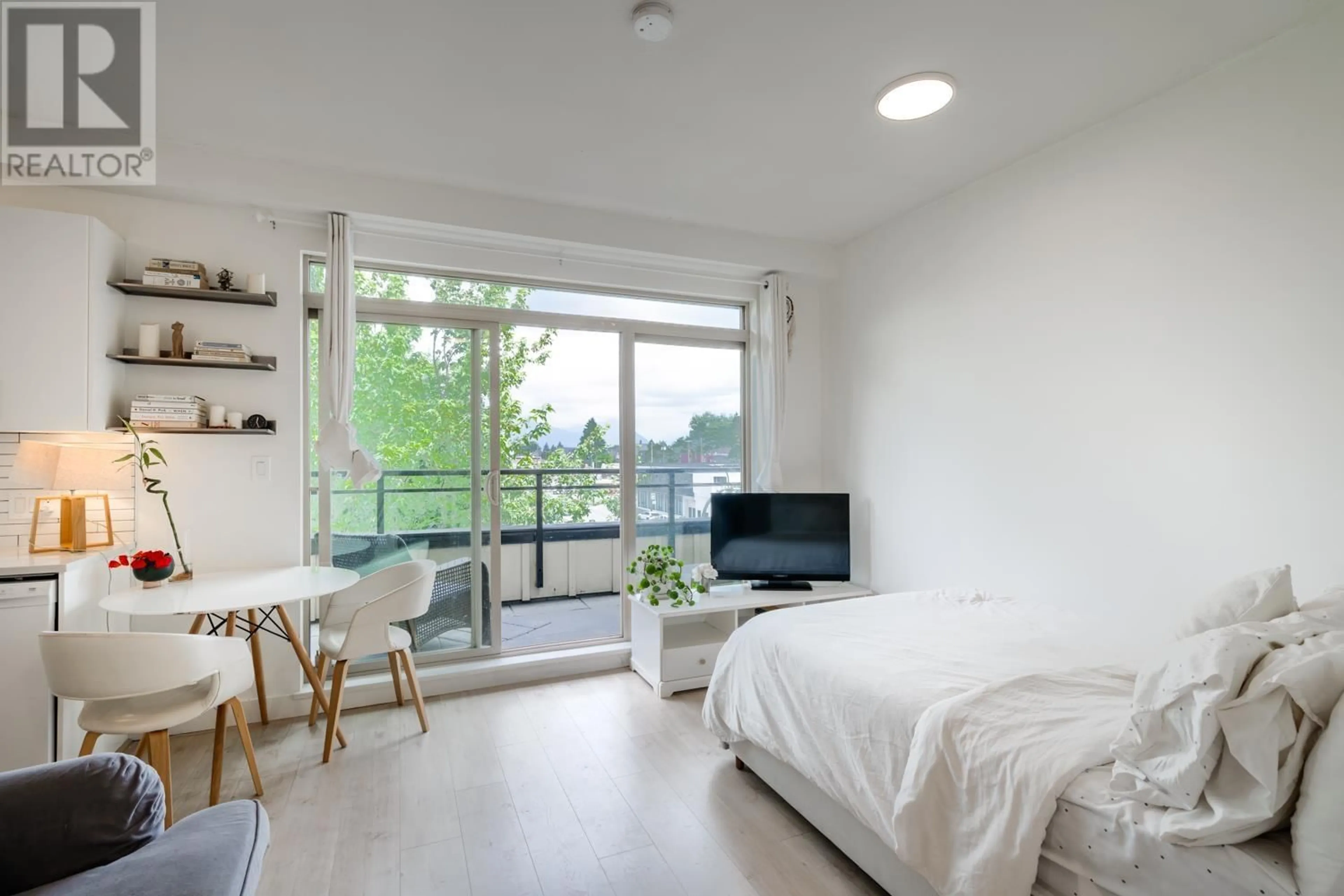 Unknown for PH1 - 688 17TH AVENUE, Vancouver British Columbia V5V0A8