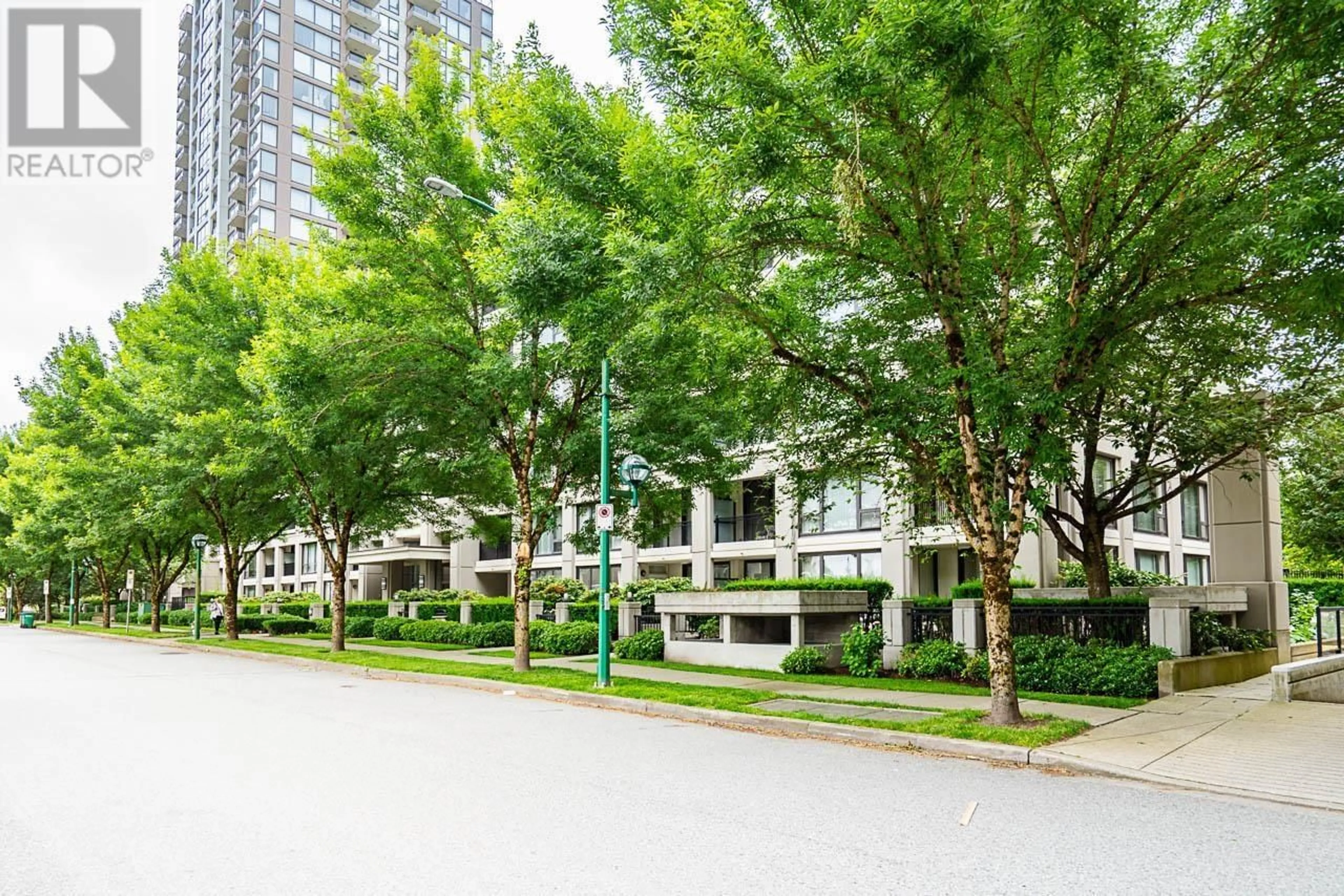 Patio, street for 211 - 7138 COLLIER STREET, Burnaby British Columbia V5E0A2