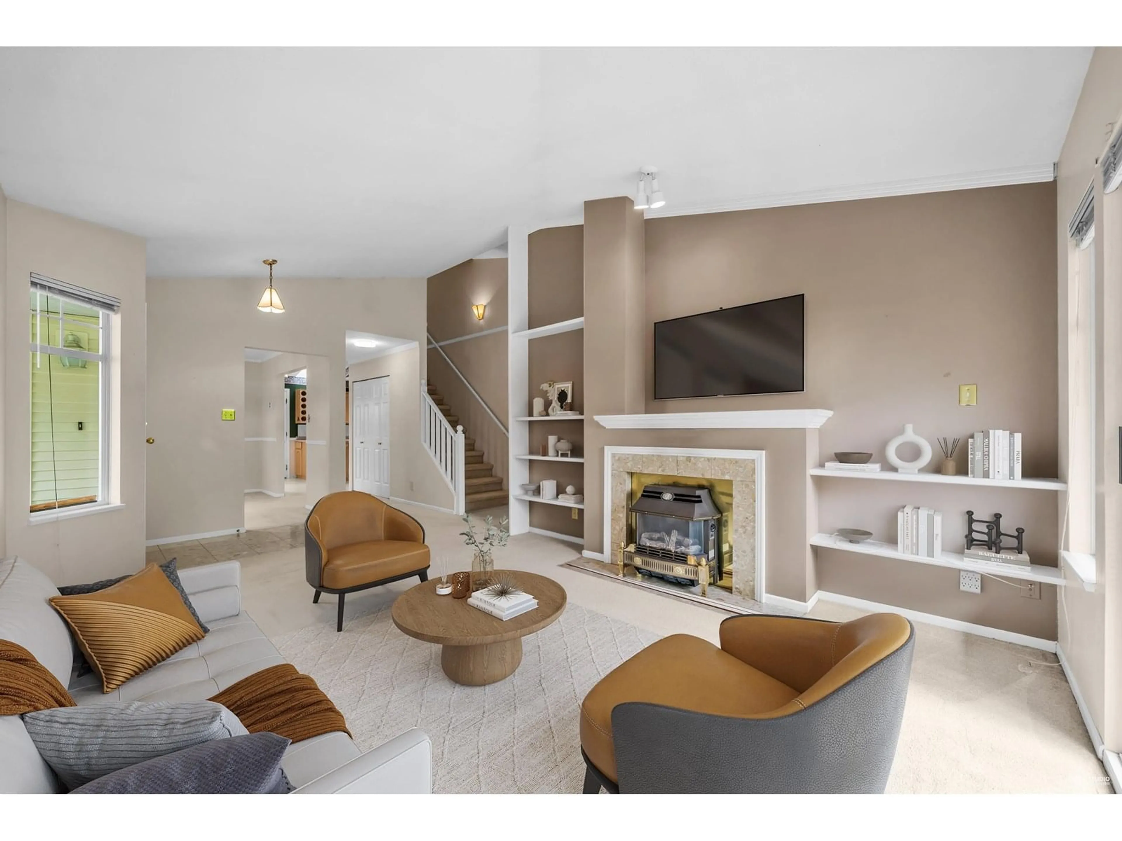 Living room with furniture, unknown for 100 - 8737 212, Langley British Columbia V1M2C8