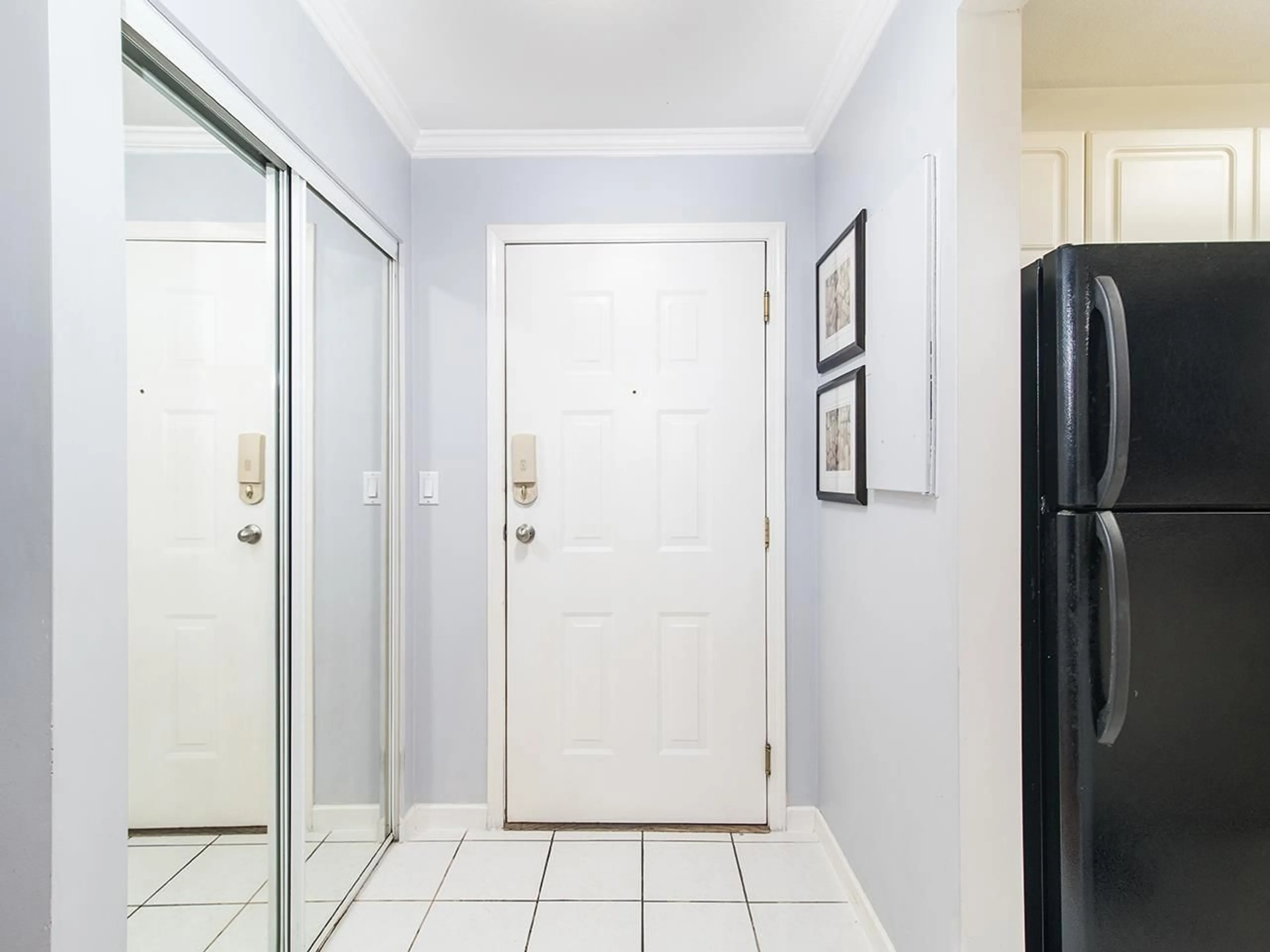 Indoor entryway for 207 - 9767 140, Surrey British Columbia V3T4M4