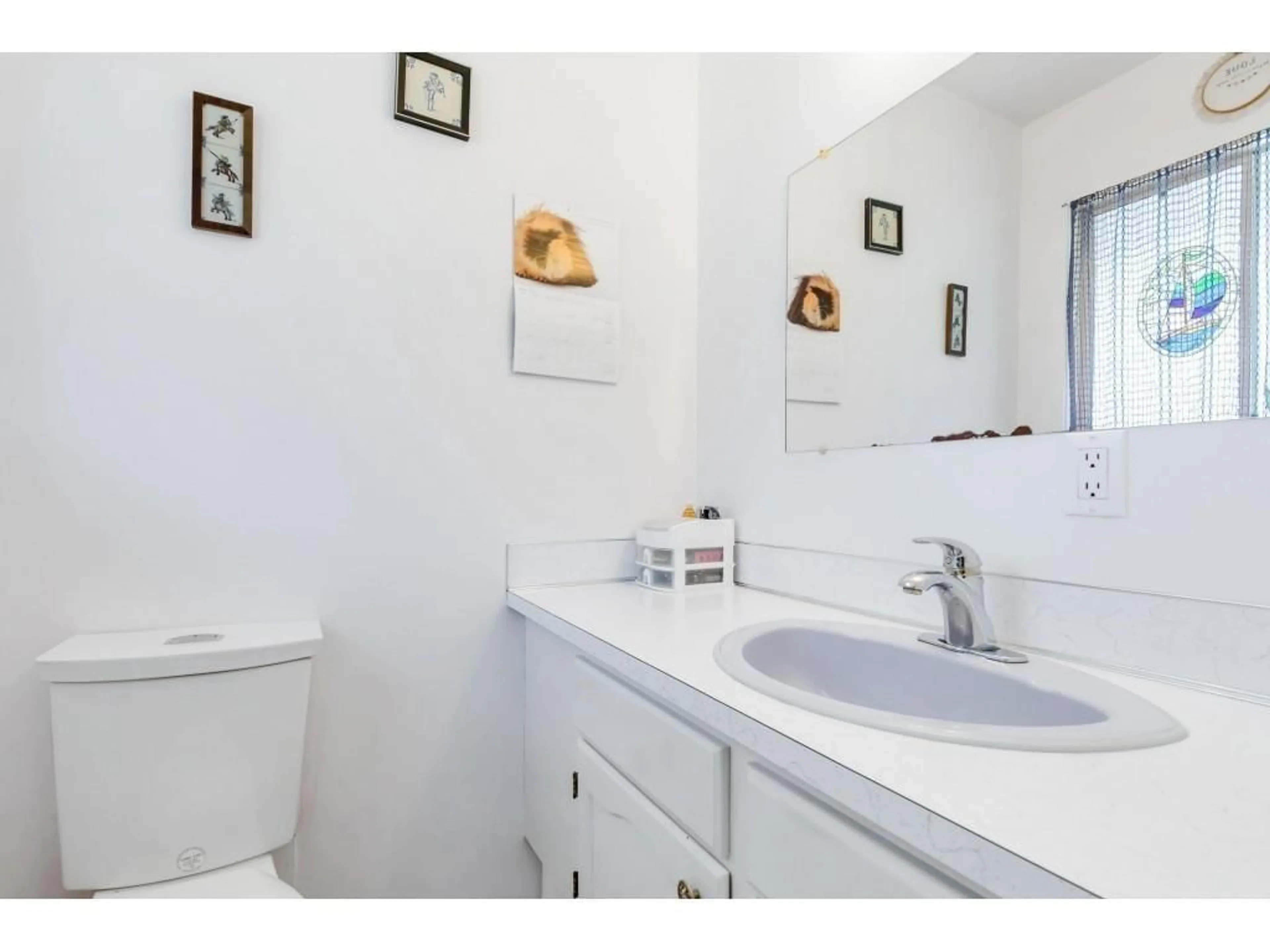 Standard bathroom, ceramic/tile floor for 7195 115, Delta British Columbia V4E1X8