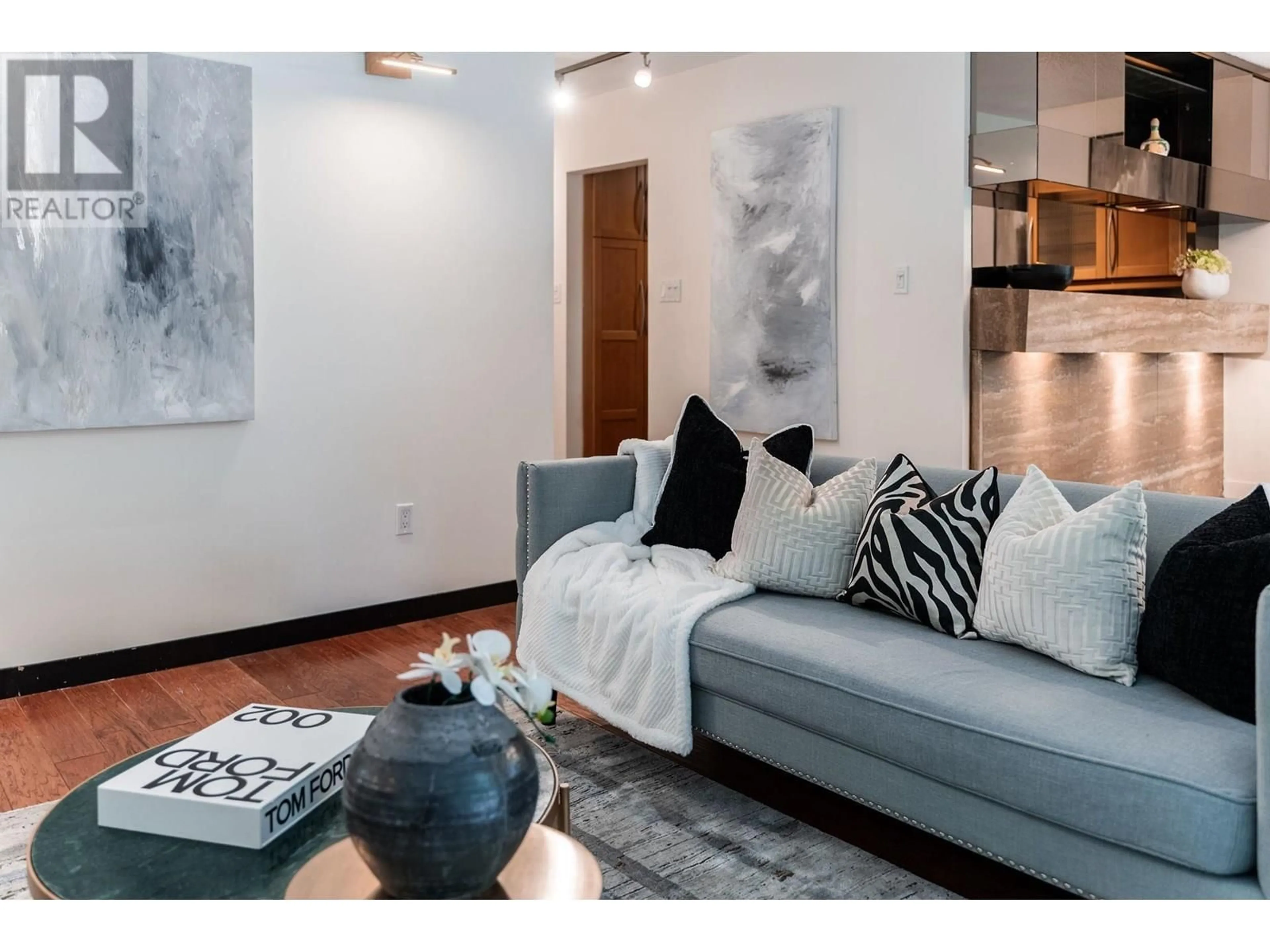 Living room with furniture, unknown for 209 - 2125 2ND AVENUE, Vancouver British Columbia V6K1H7