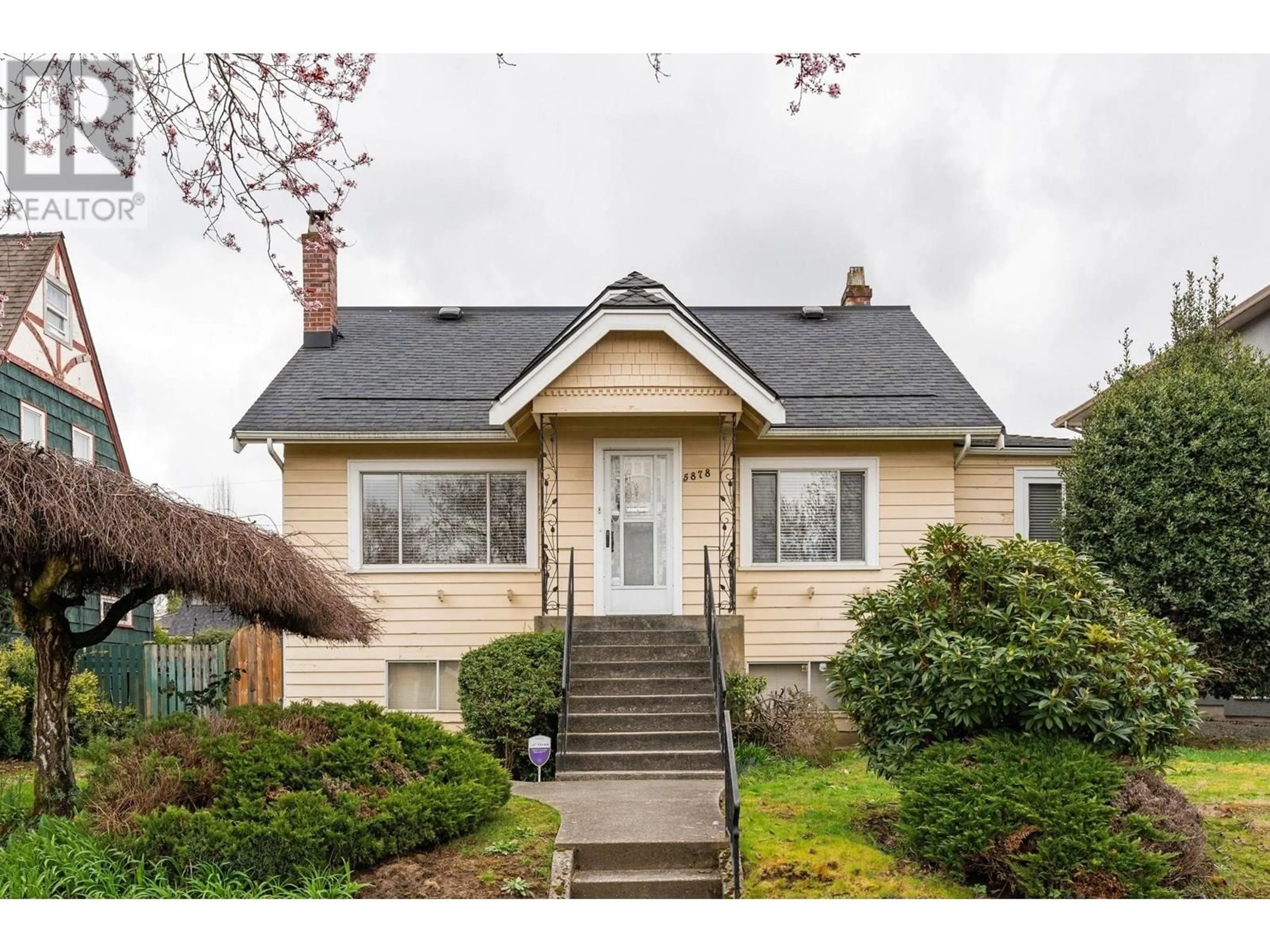 Home with vinyl exterior material, street for 5878 ARLINGTON STREET, Vancouver British Columbia V5R4N3