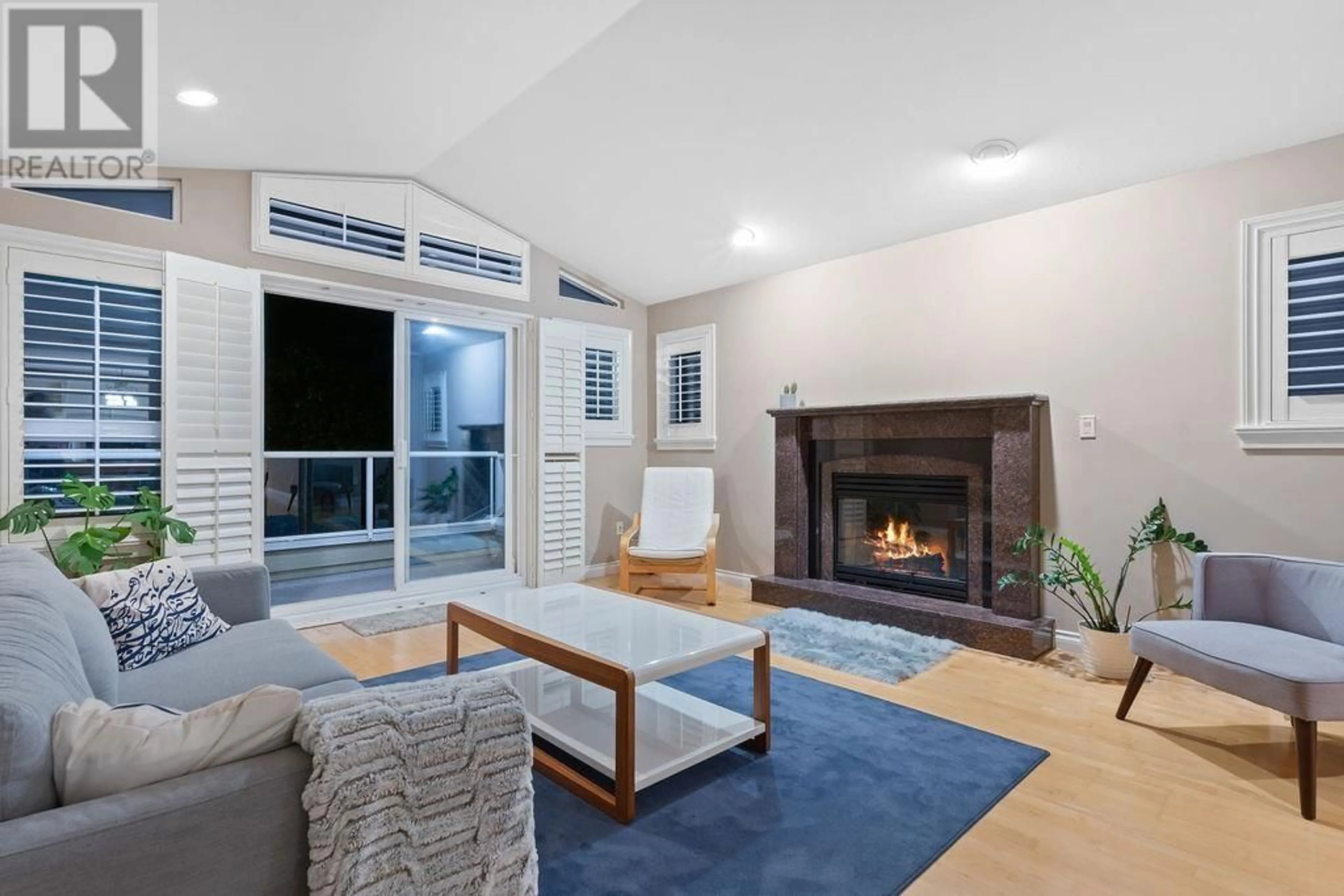 Living room with furniture, unknown for 2517 MARINE DRIVE, West Vancouver British Columbia V7V1L5