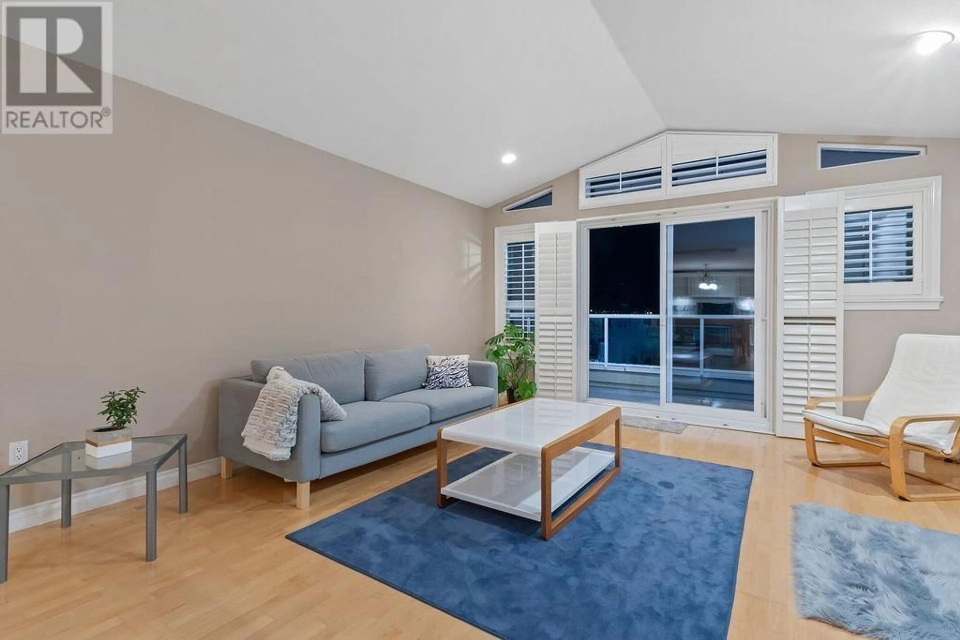 Living room with furniture, unknown for 2517 MARINE DRIVE, West Vancouver British Columbia V7V1L5