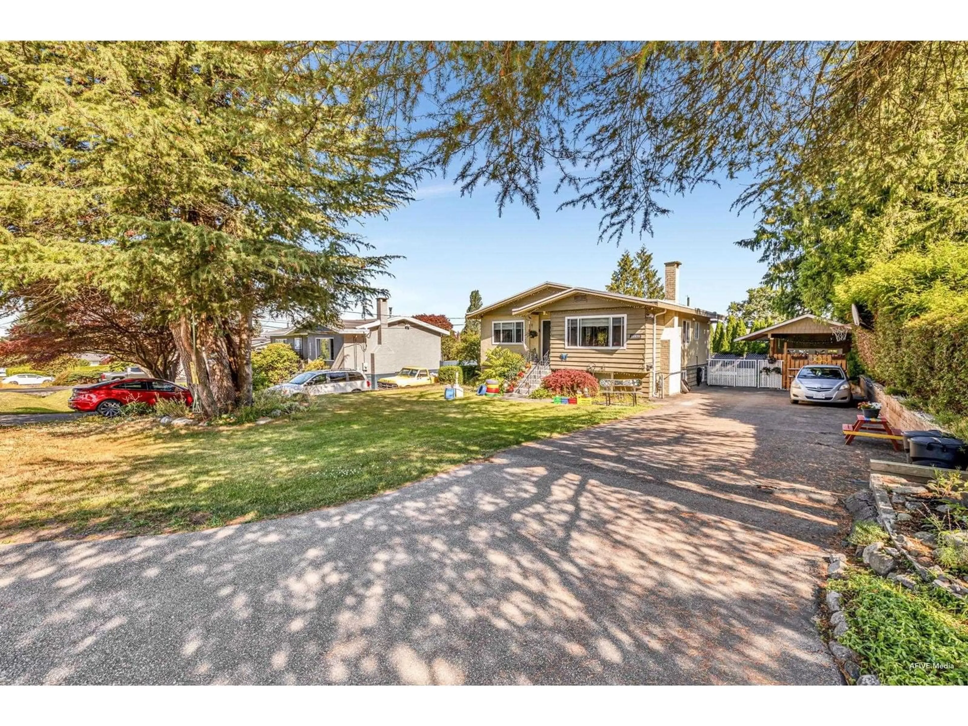 A pic from outside/outdoor area/front of a property/back of a property/a pic from drone, street for 11475 92A, Delta British Columbia V4C3M6