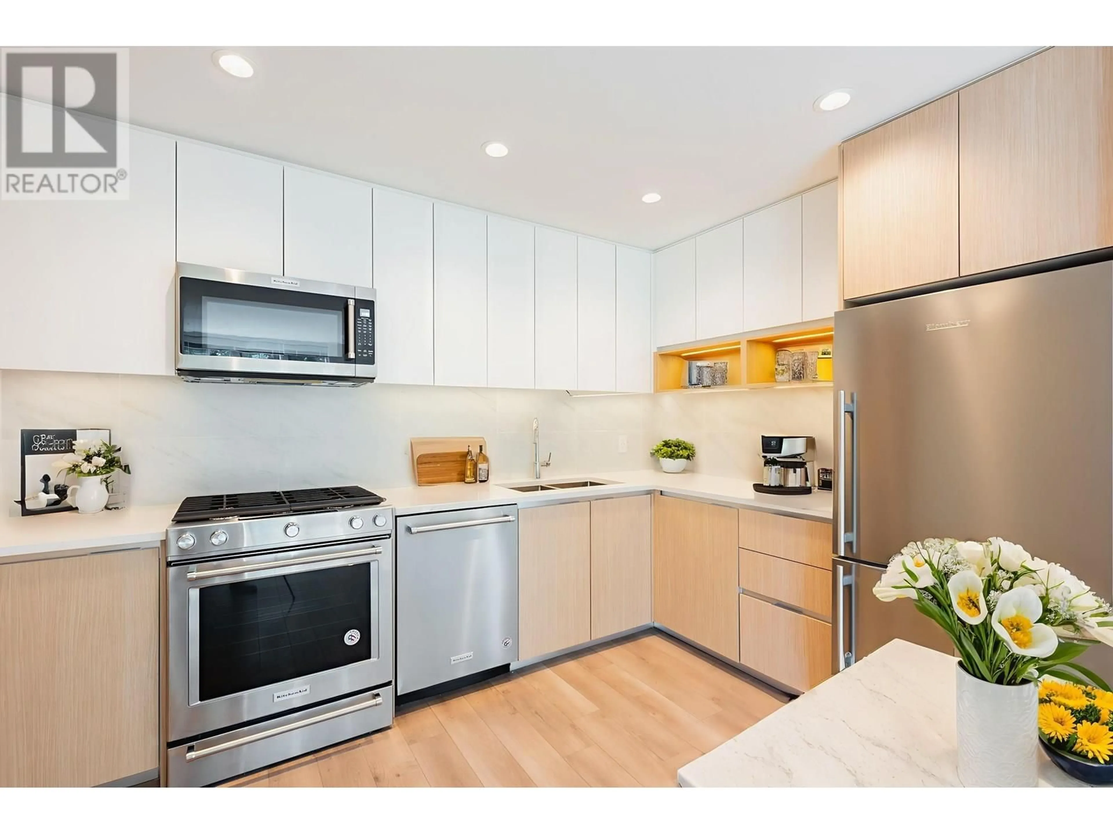 Standard kitchen, unknown for 701 - 8940 UNIVERSITY CRESCENT, Burnaby British Columbia V5A4Y8