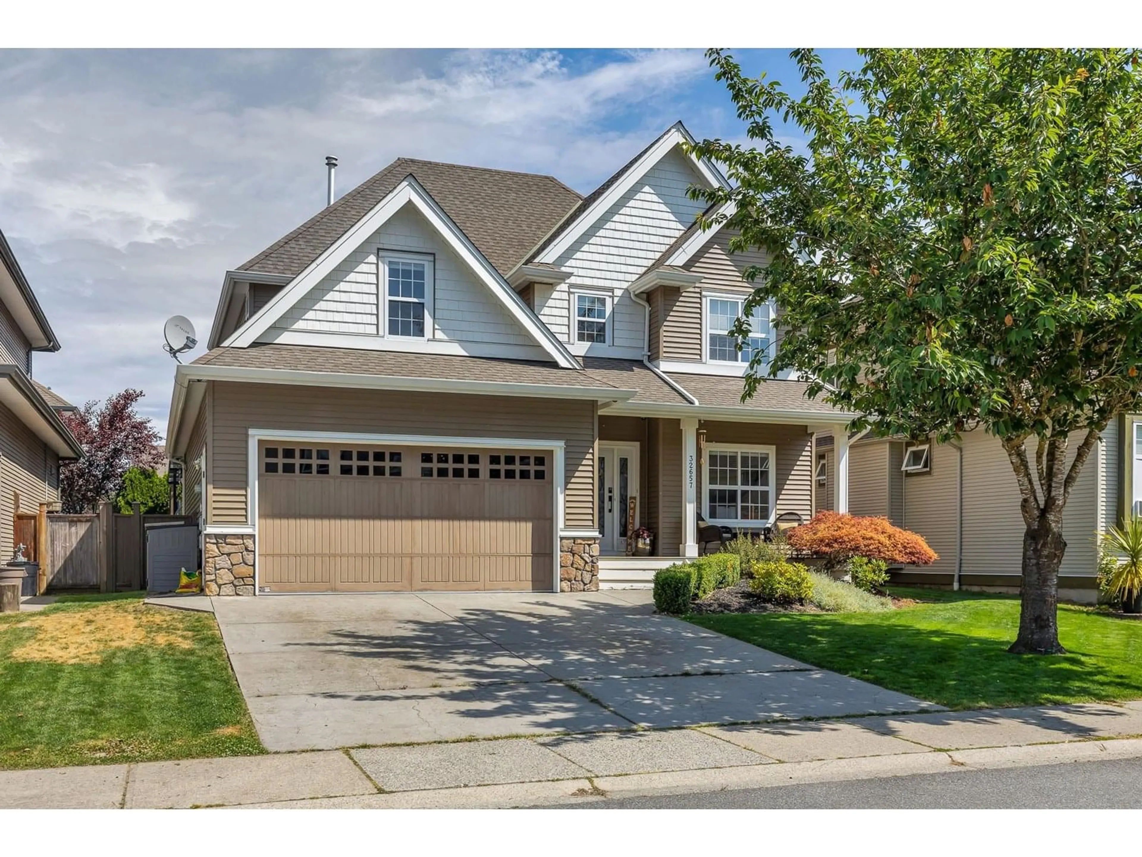 Home with vinyl exterior material, street for 32657 GREENE, Mission British Columbia V4S0A6