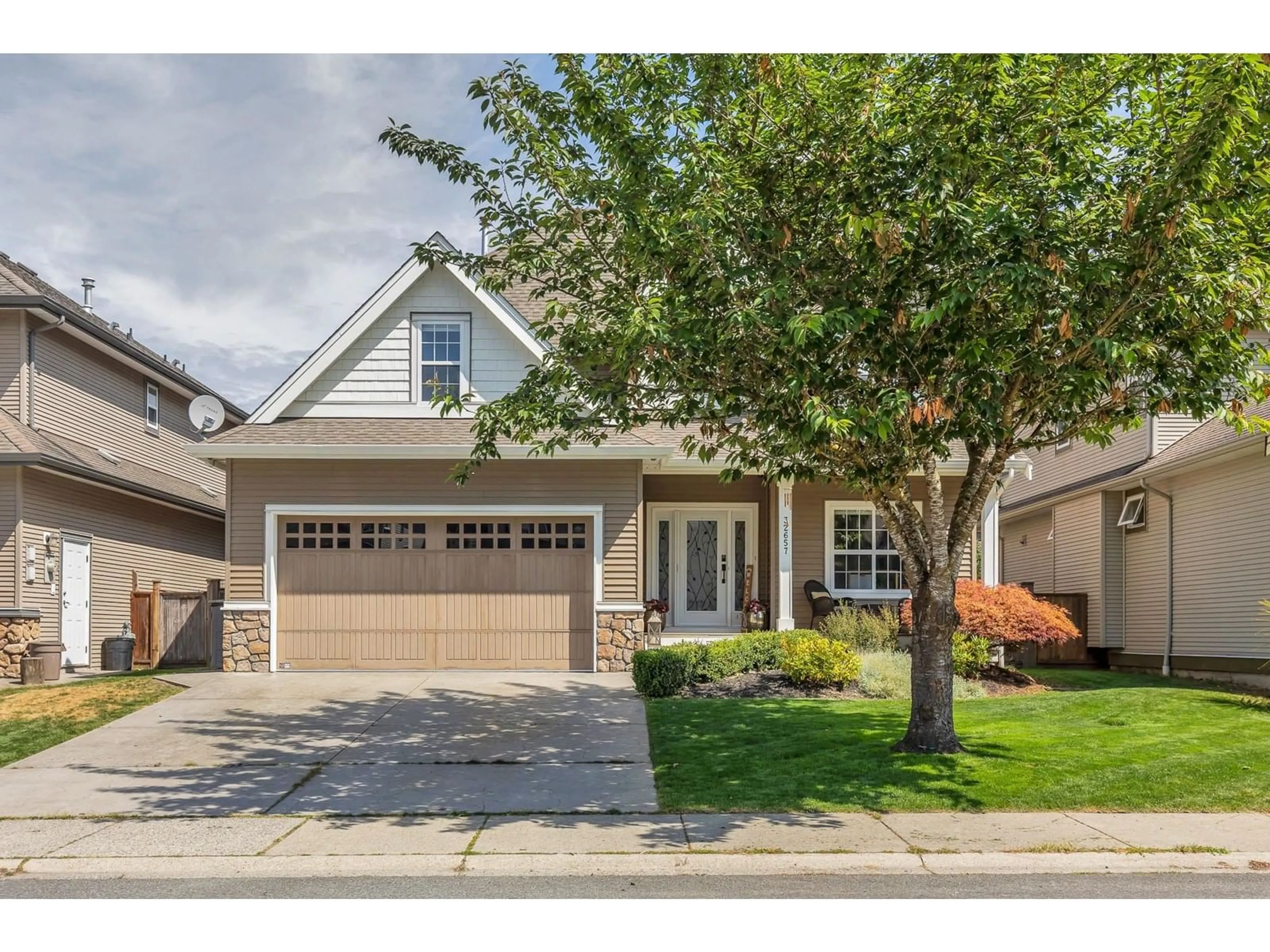 Home with vinyl exterior material, street for 32657 GREENE, Mission British Columbia V4S0A6