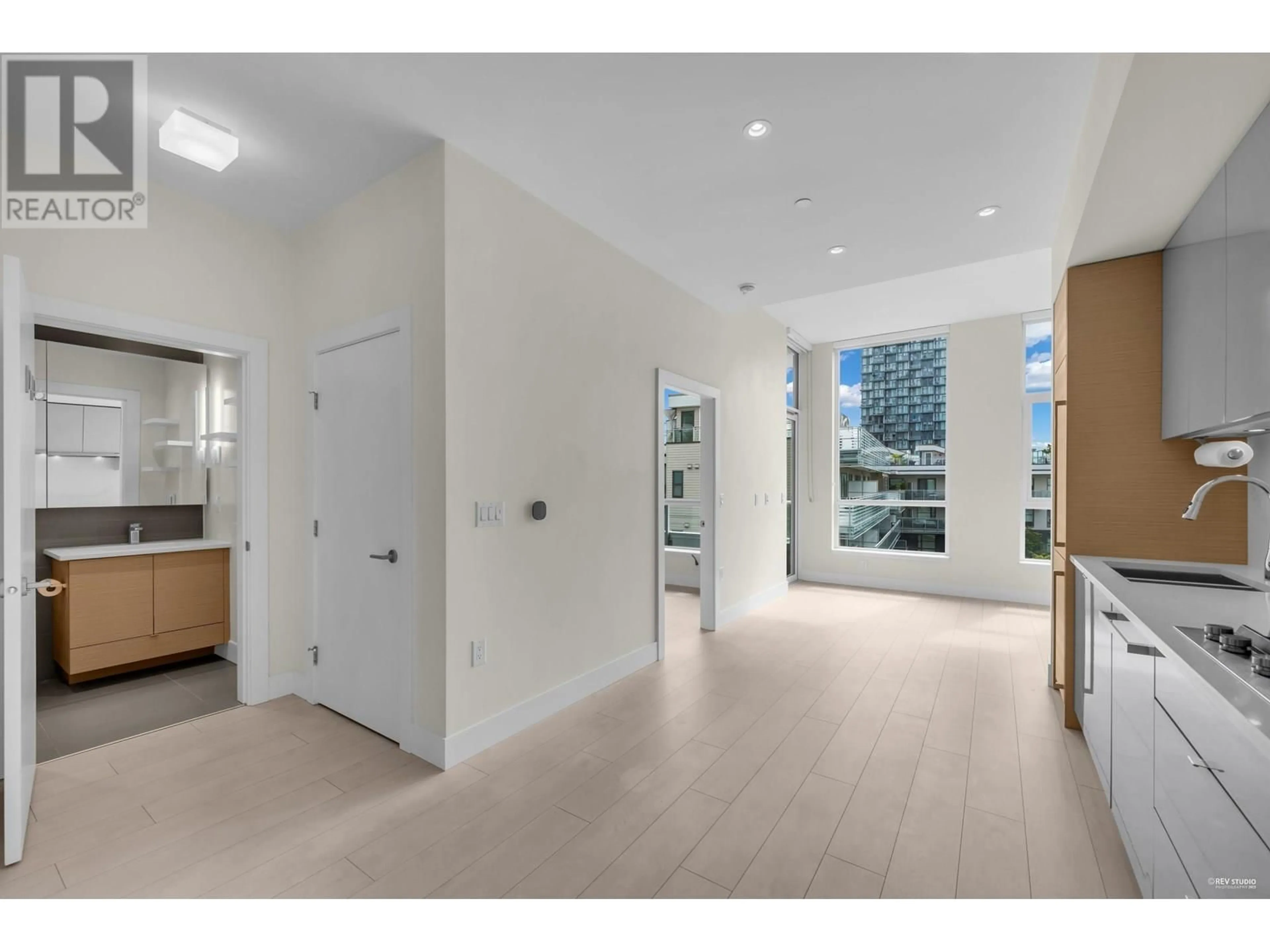 Indoor foyer for 601 - 3438 SAWMILL CRESCENT, Vancouver British Columbia V5S0E3