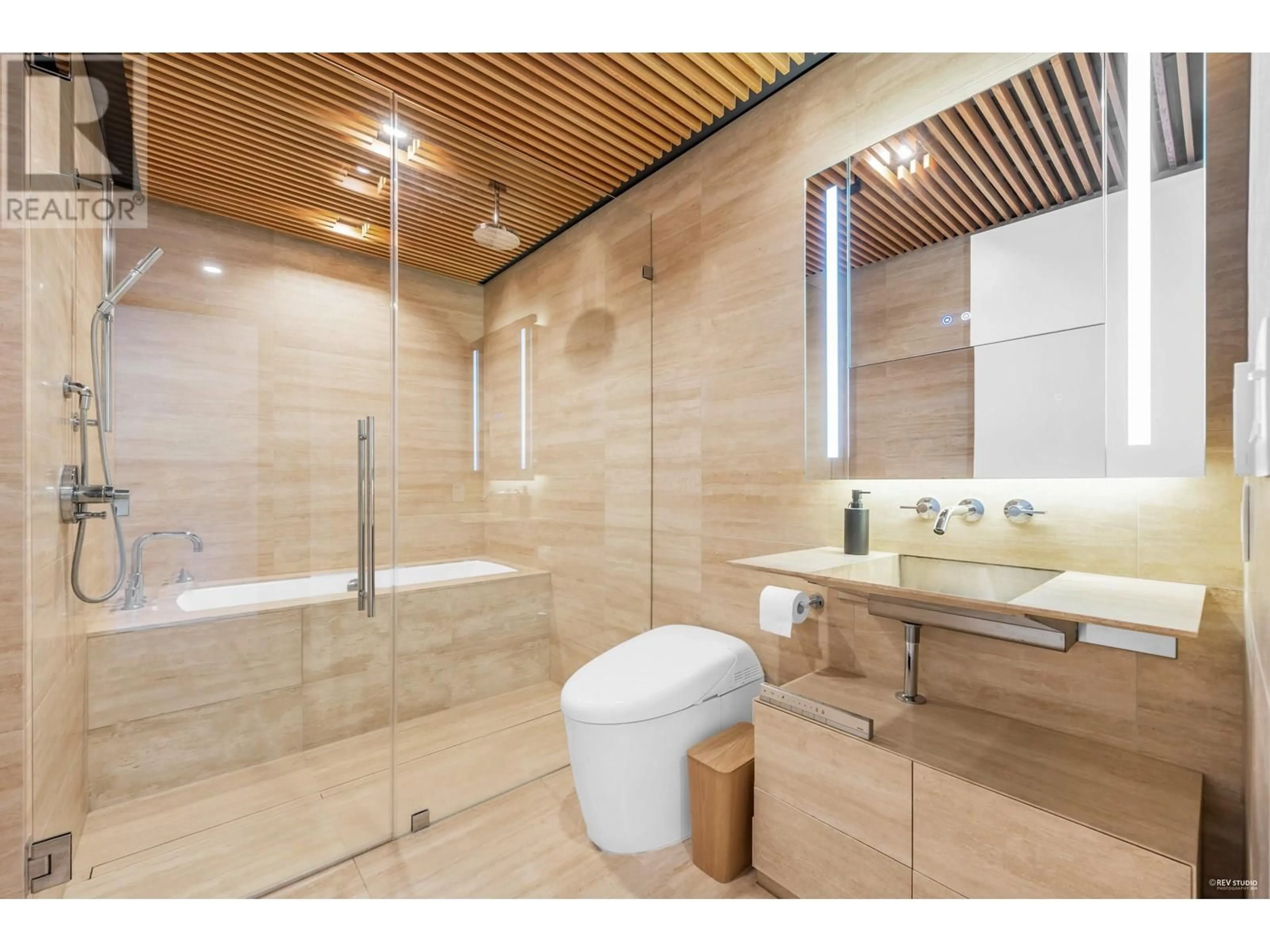 Standard bathroom, ceramic/tile floor for 804 - 1568 ALBERNI STREET, Vancouver British Columbia V6G0E3