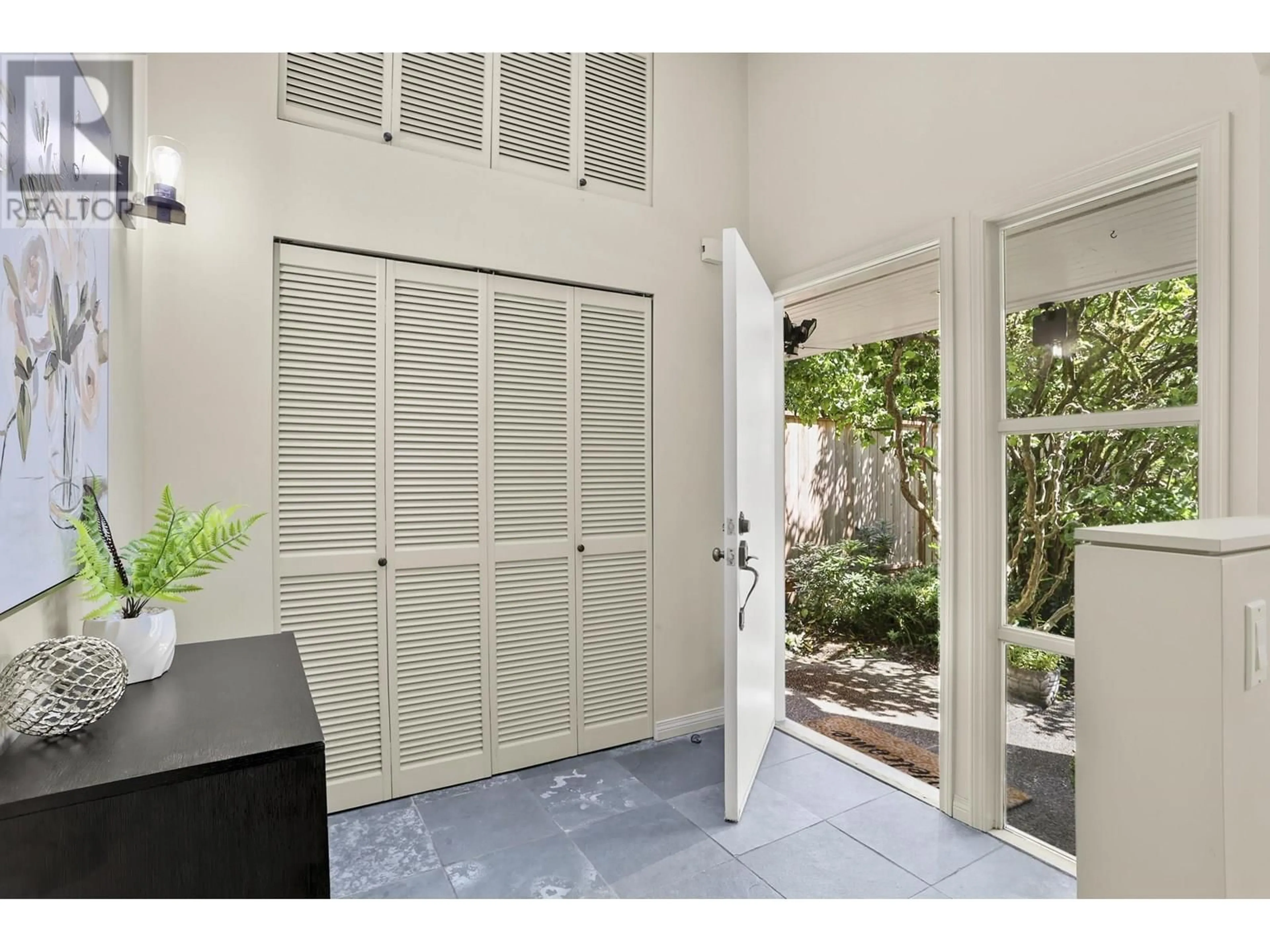 Indoor entryway for 6017 HOLLAND STREET, Vancouver British Columbia V6N2B2