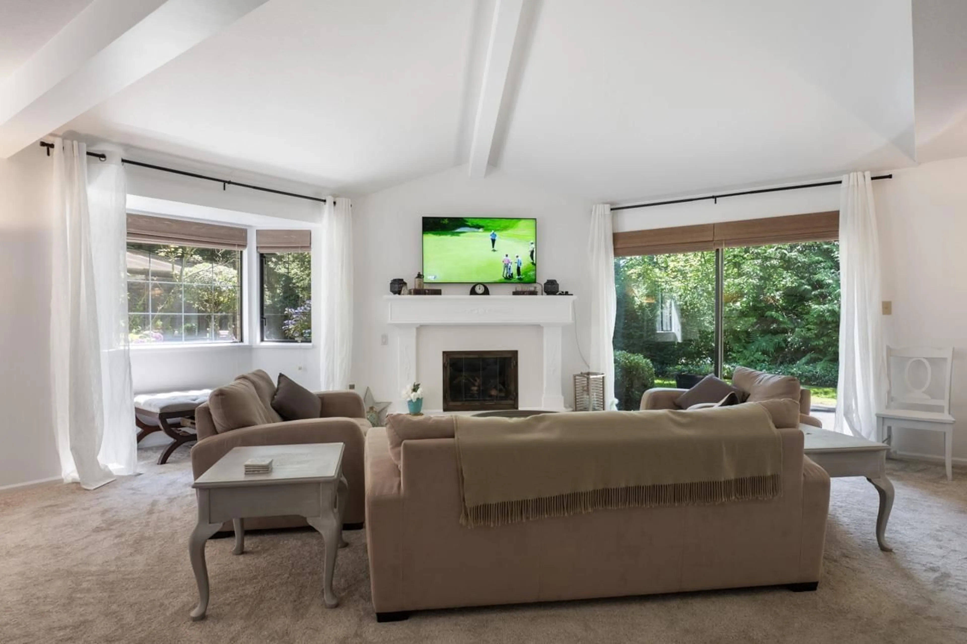 Living room with furniture, unknown for 15 - 1725 SOUTHMERE, Surrey British Columbia V4A7A7