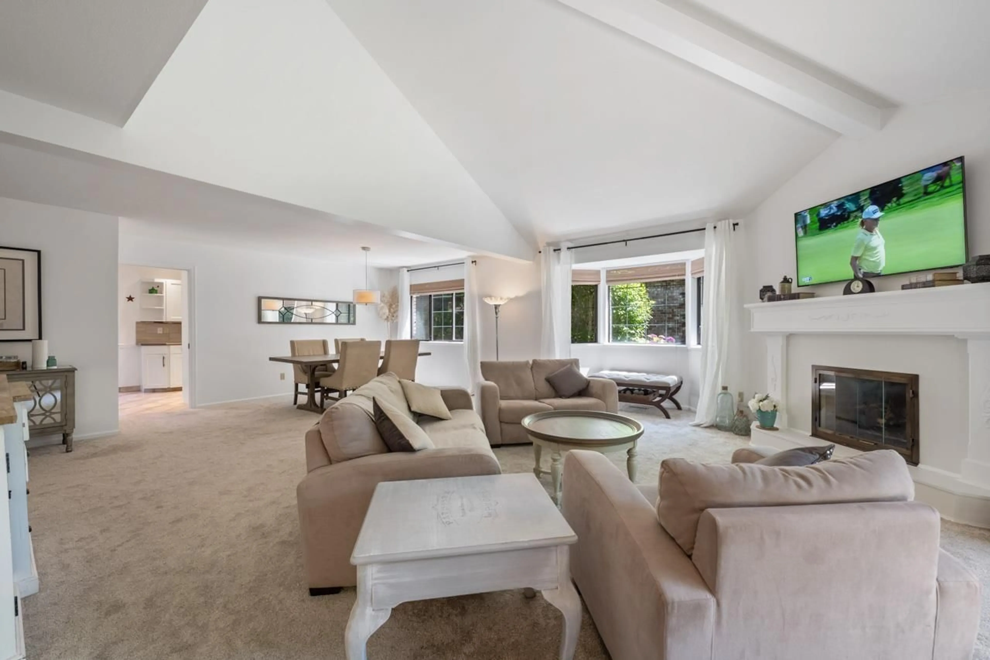 Living room with furniture, unknown for 15 - 1725 SOUTHMERE, Surrey British Columbia V4A7A7