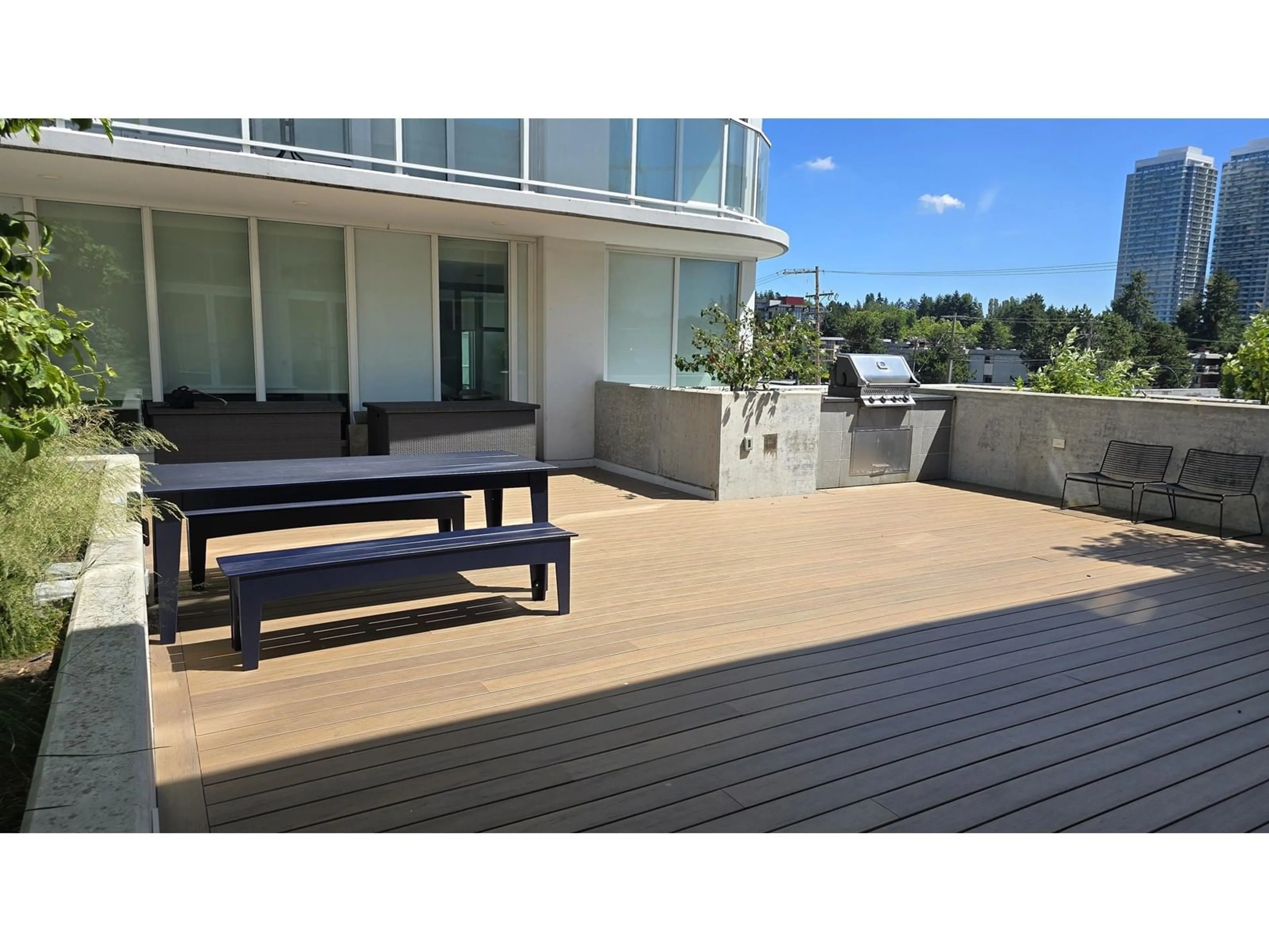 Patio, water/lake/river/ocean view for 1611 - 13685 102, Surrey British Columbia V3T1N7