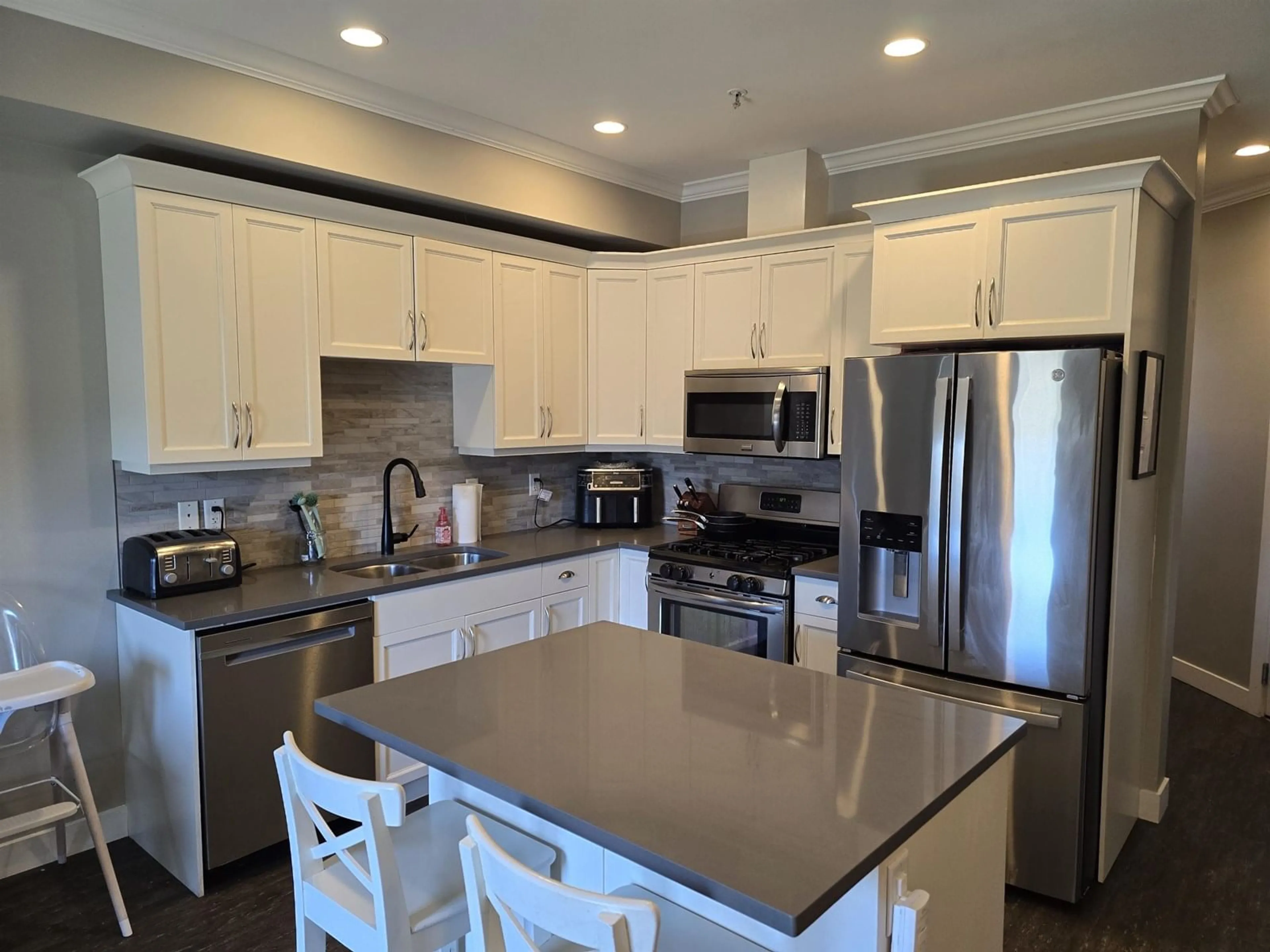 Open concept kitchen, unknown for 14 - 6491 VEDDER ROAD, Chilliwack British Columbia V2R0Y5