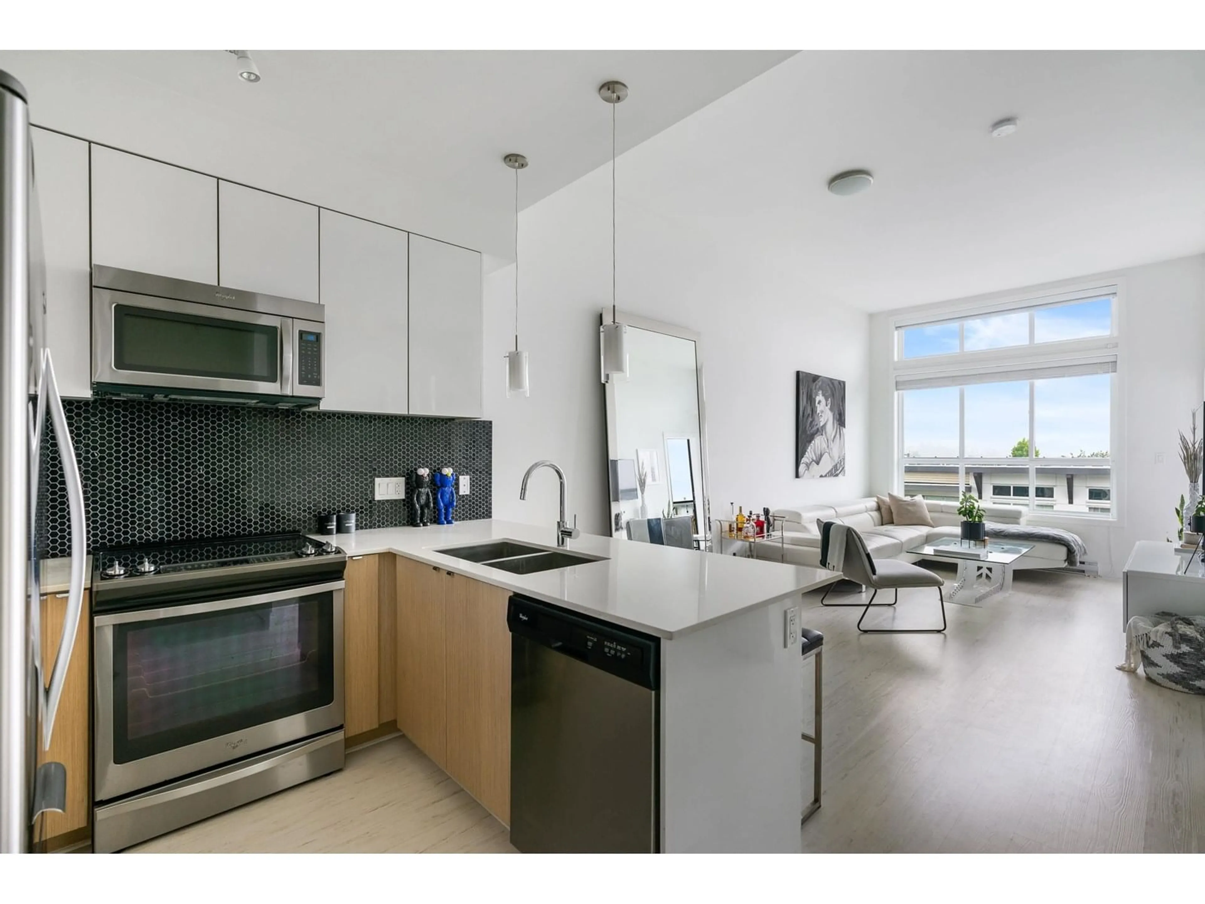 Open concept kitchen, unknown for 414 - 6468 195A, Surrey British Columbia V4N6R6
