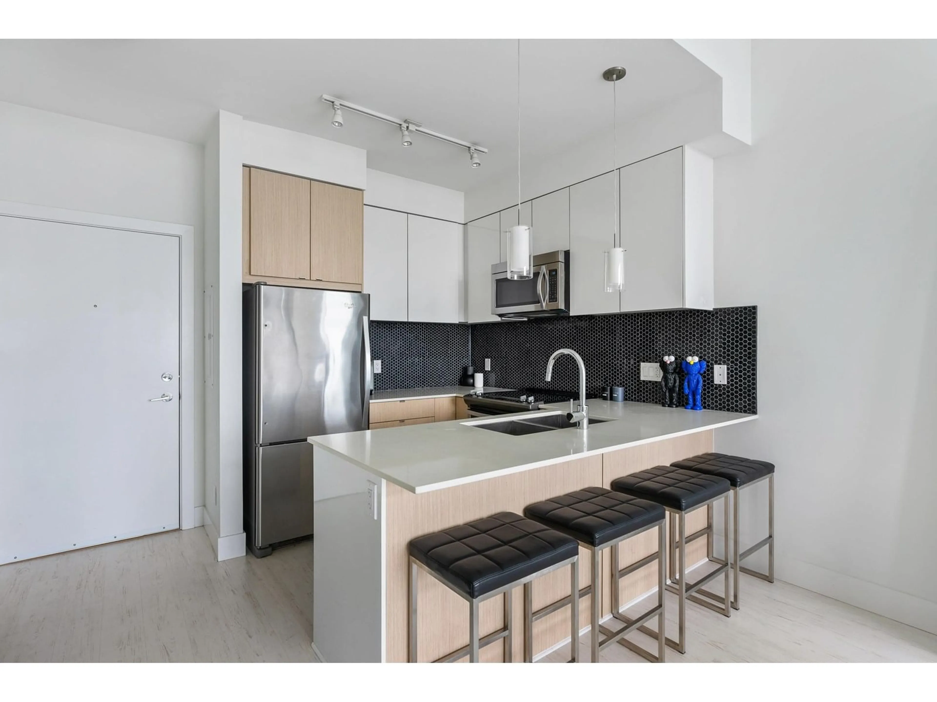 Open concept kitchen, unknown for 414 - 6468 195A, Surrey British Columbia V4N6R6