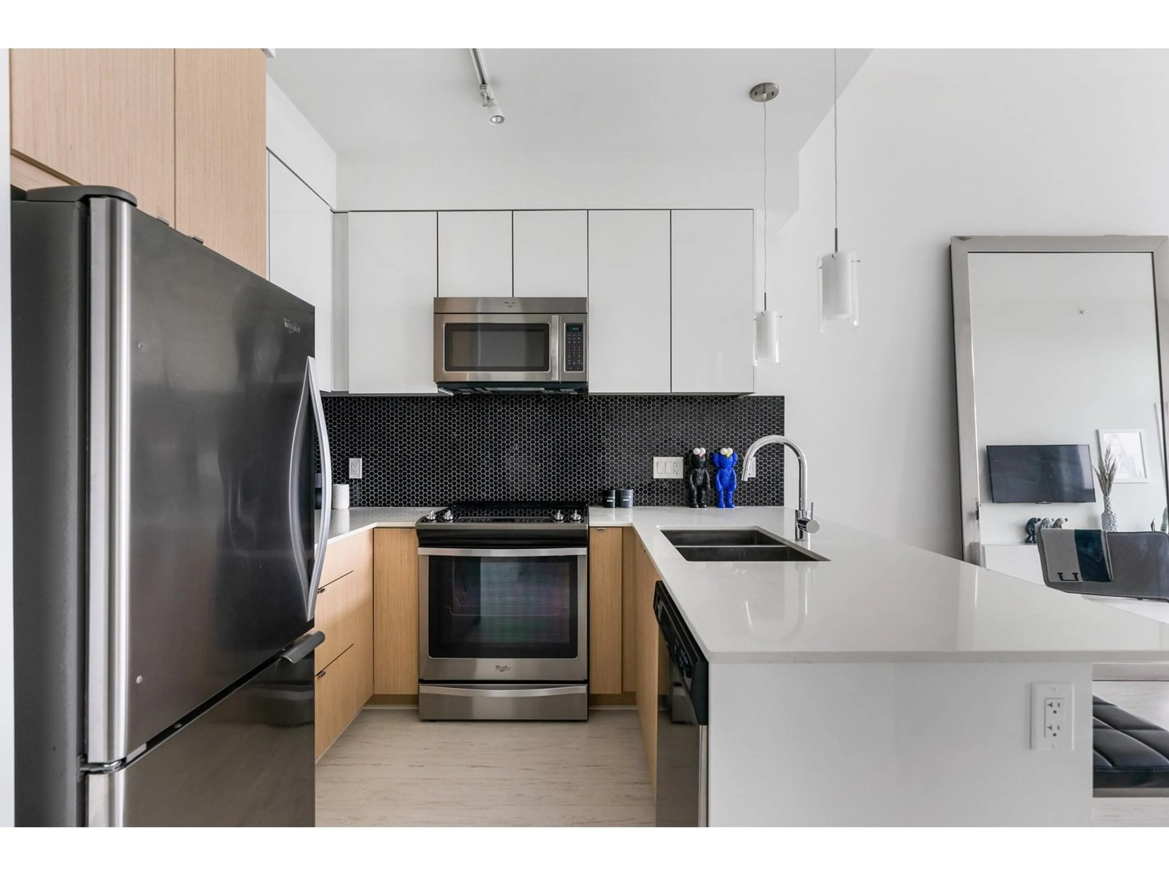 Standard kitchen, unknown for 414 - 6468 195A, Surrey British Columbia V4N6R6