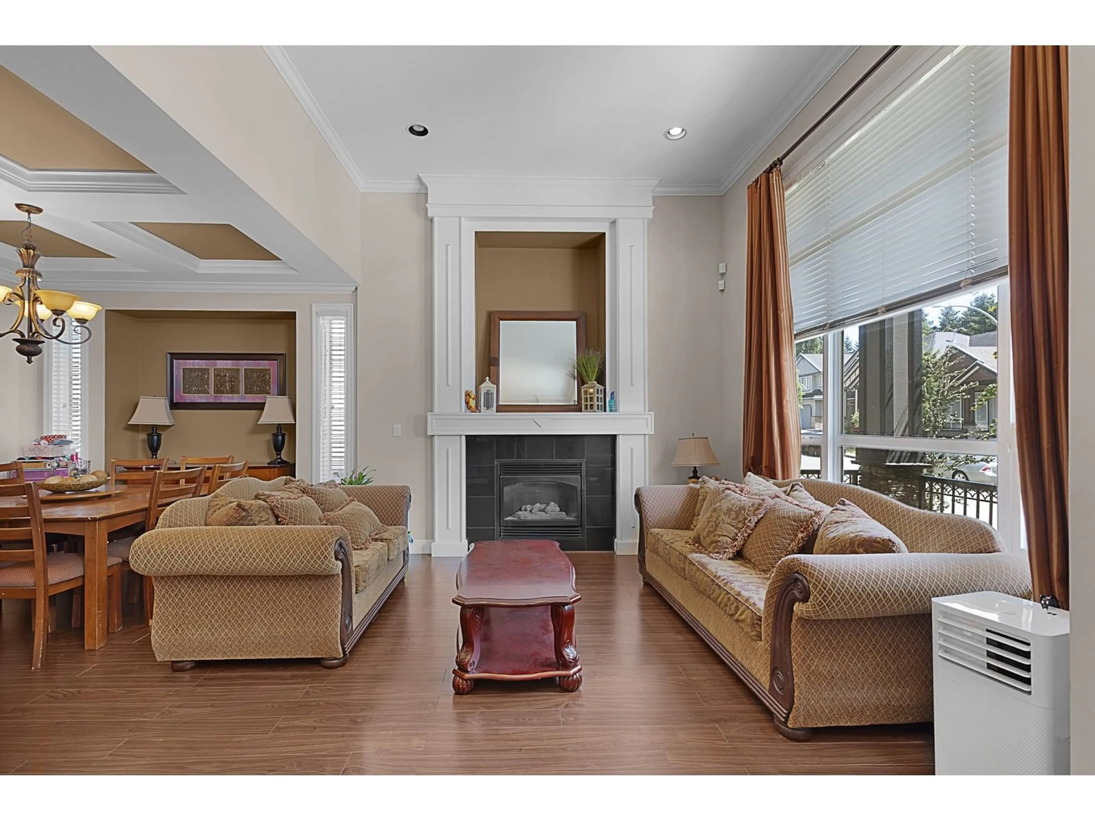 Living room with furniture, wood/laminate floor for 14781 67A, Surrey British Columbia V3S4P9