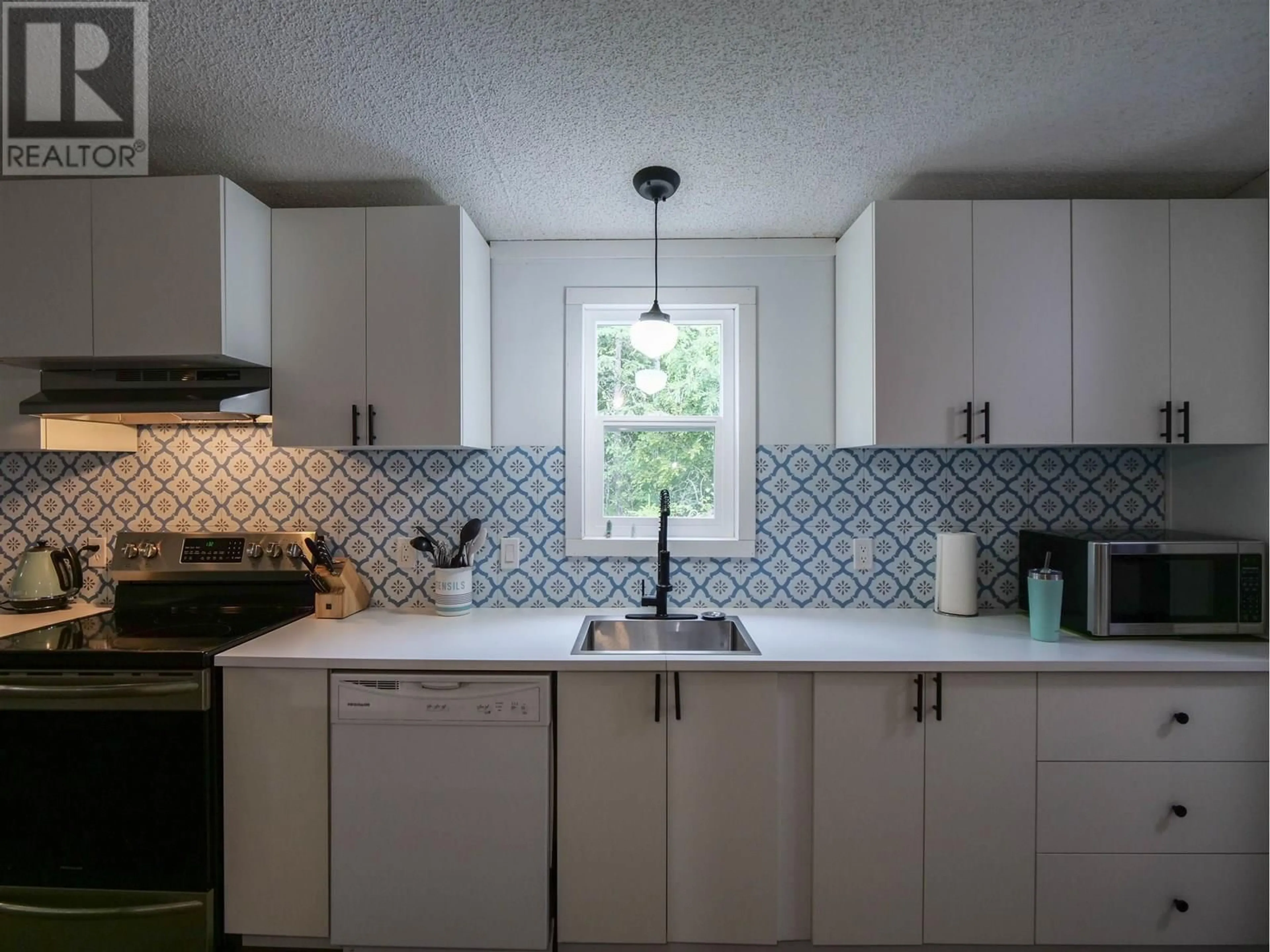 Standard kitchen, ceramic/tile floor for 1470 ROCKWOOD ROAD, Quesnel British Columbia V2J6V4