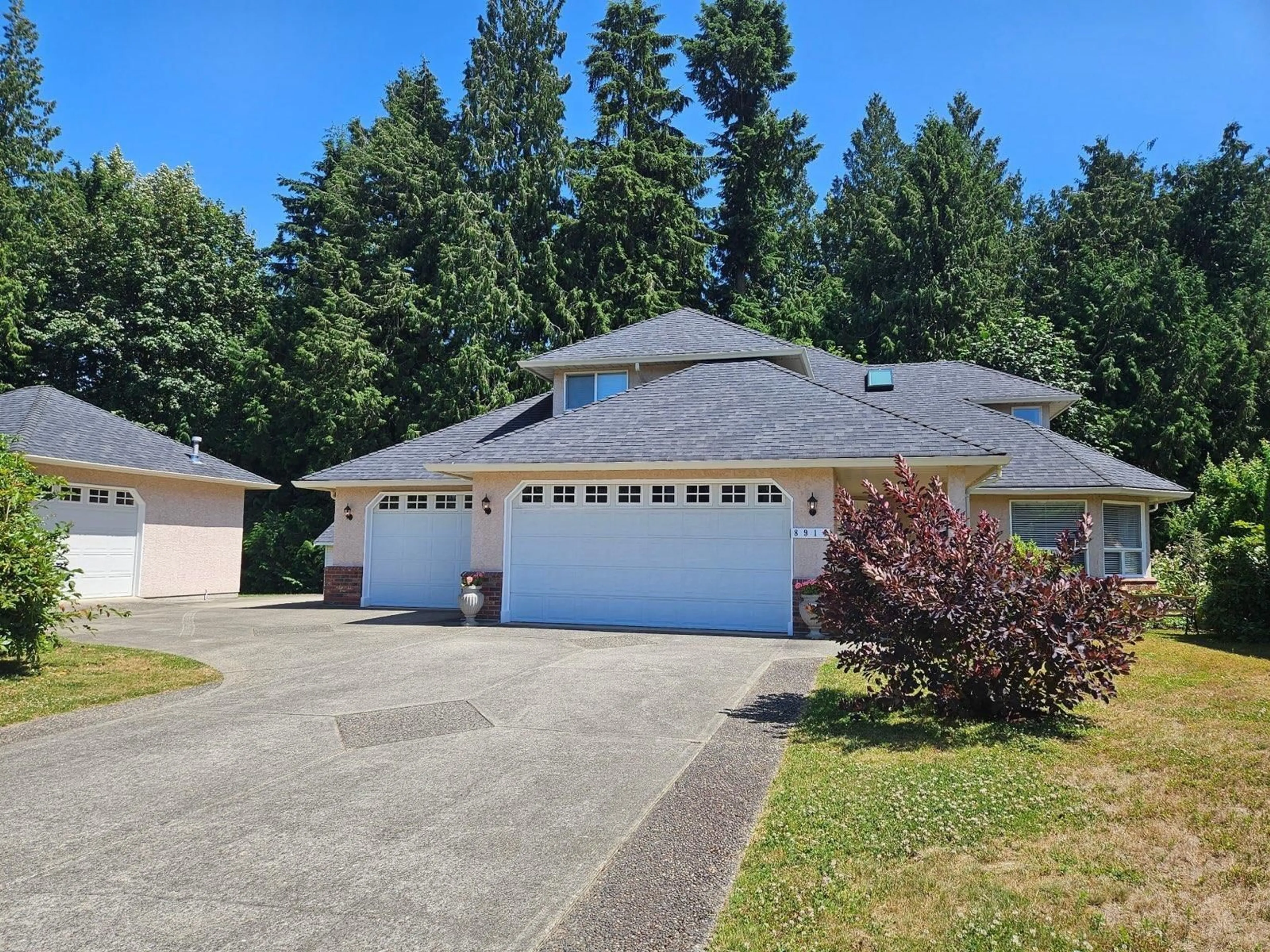 A pic from outside/outdoor area/front of a property/back of a property/a pic from drone, street for 8914 NEALE, Mission British Columbia V4S1A5