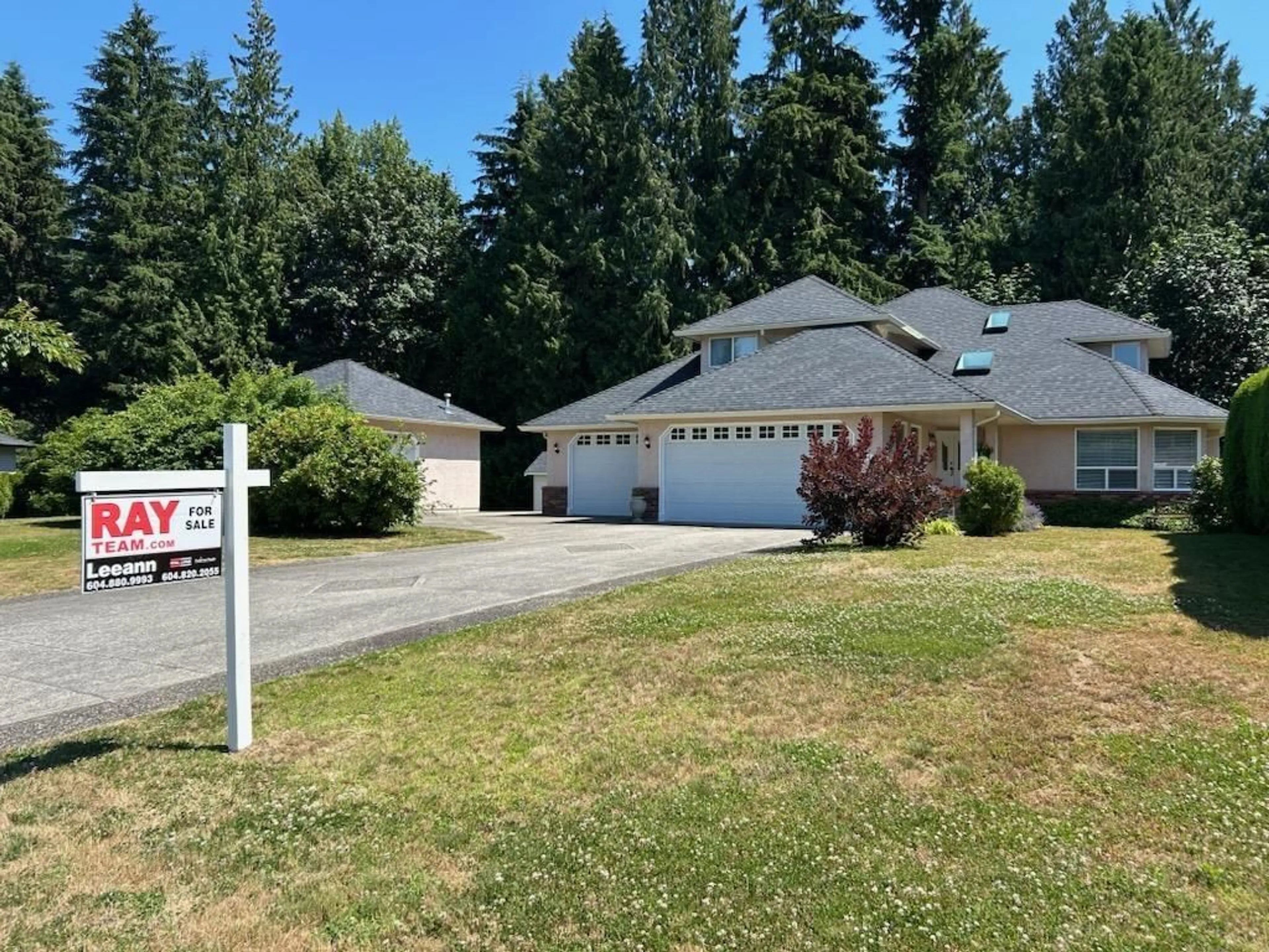 A pic from outside/outdoor area/front of a property/back of a property/a pic from drone, street for 8914 NEALE, Mission British Columbia V4S1A5