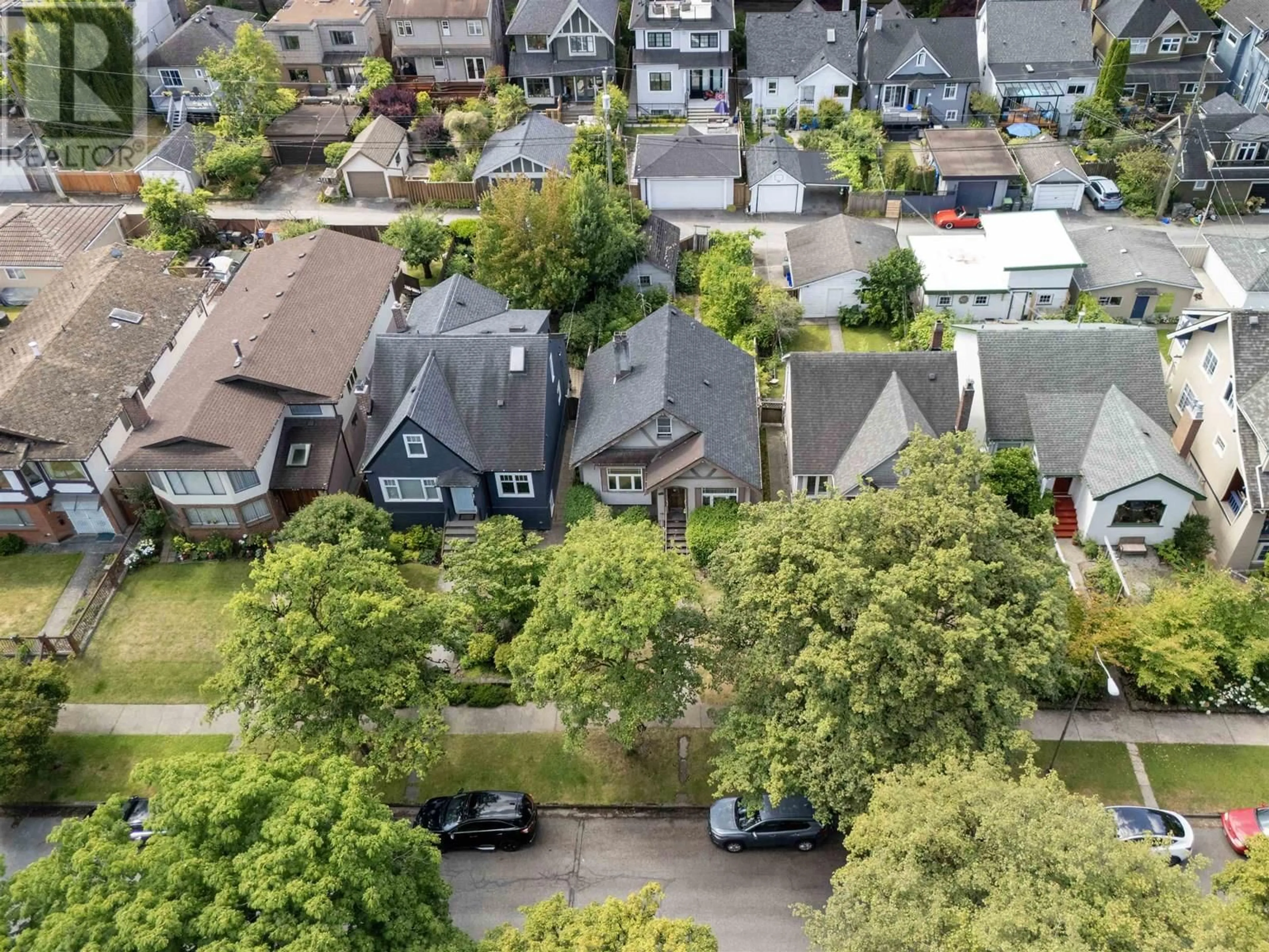 A pic from outside/outdoor area/front of a property/back of a property/a pic from drone, street for 140 21ST AVENUE, Vancouver British Columbia V5Y2E2