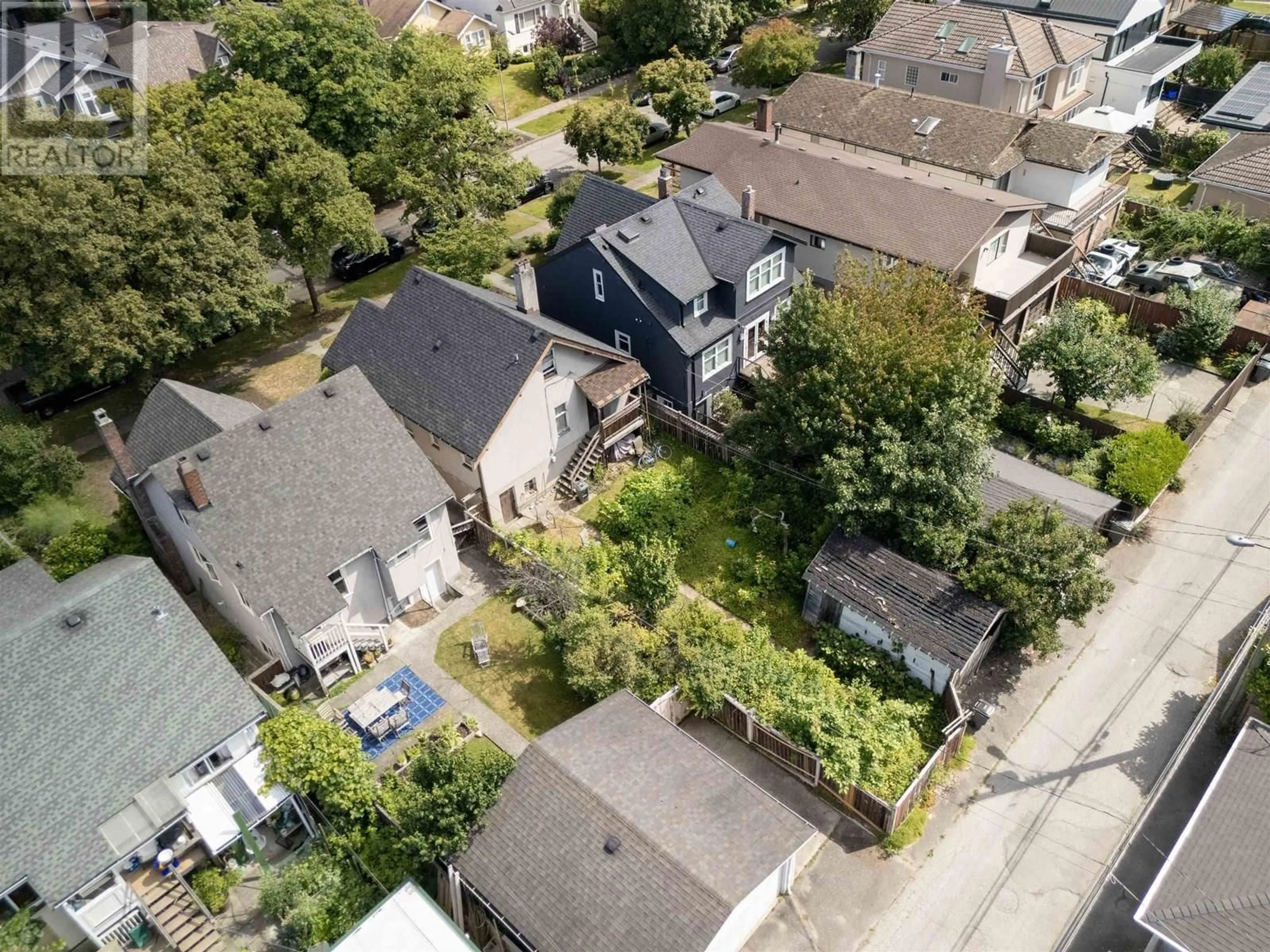 A pic from outside/outdoor area/front of a property/back of a property/a pic from drone, street for 140 21ST AVENUE, Vancouver British Columbia V5Y2E2