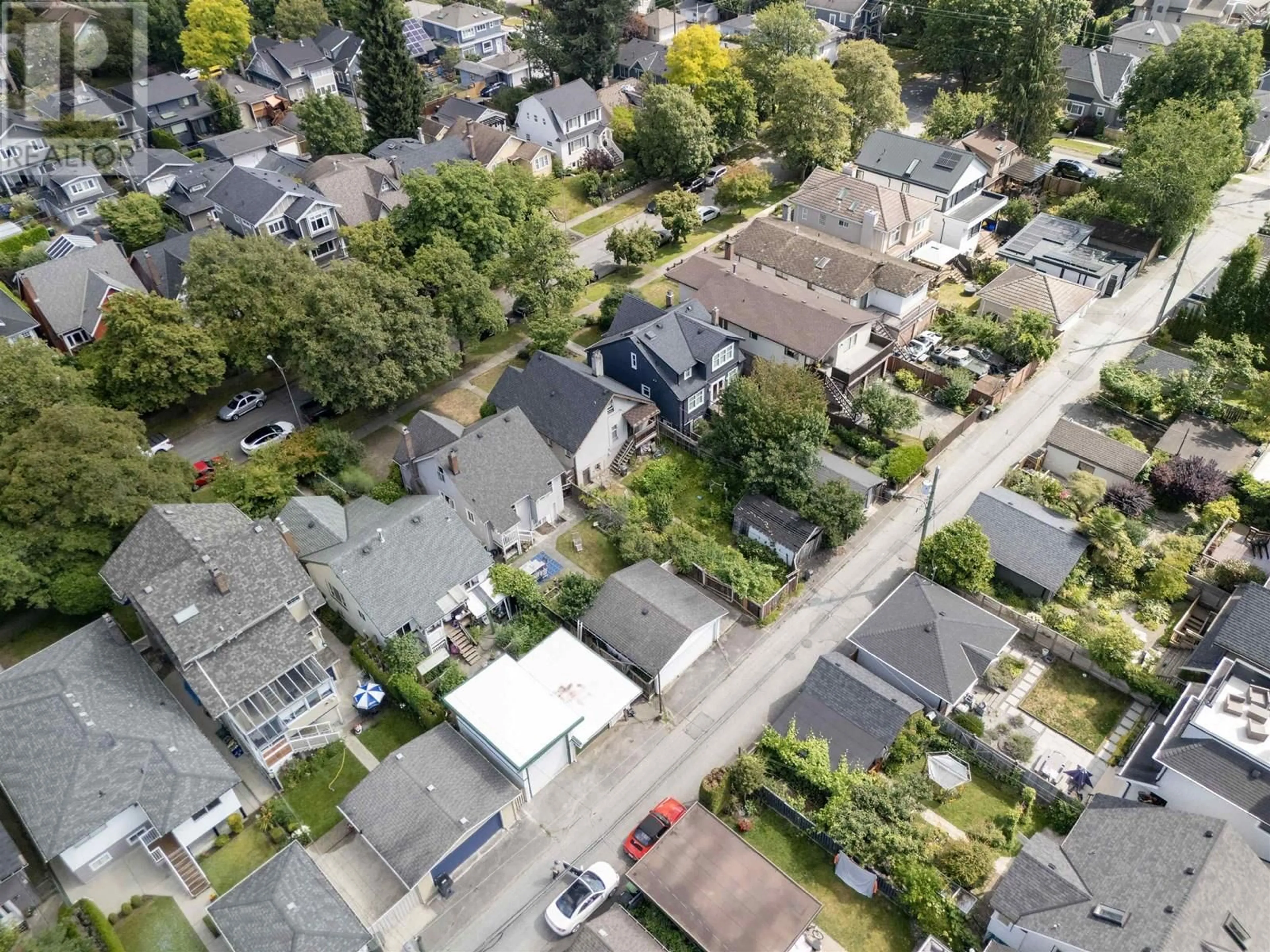 A pic from outside/outdoor area/front of a property/back of a property/a pic from drone, street for 140 21ST AVENUE, Vancouver British Columbia V5Y2E2